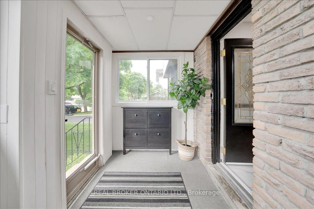 Photo 6 of 34 Wright Crescent, Caledon, Bolton North — HOMEH