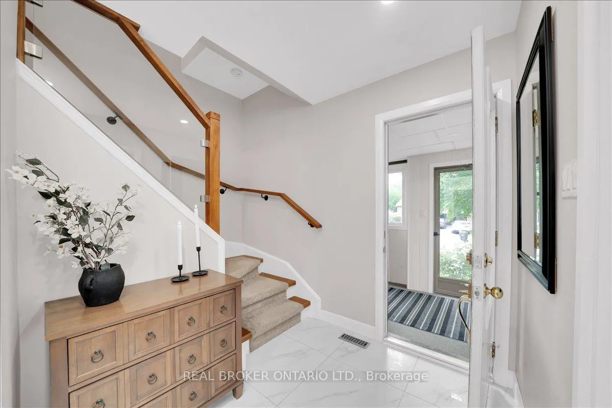 Photo 7 of 34 Wright Crescent, Caledon, Bolton North — HOMEH