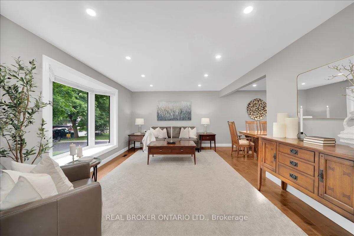Photo 9 of 34 Wright Crescent, Caledon, Bolton North — HOMEH