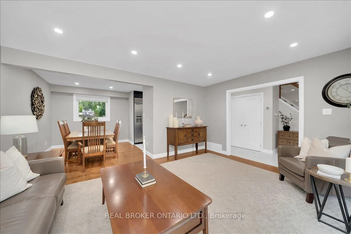 Photo 10 of 34 Wright Crescent, Caledon, Bolton North — HOMEH
