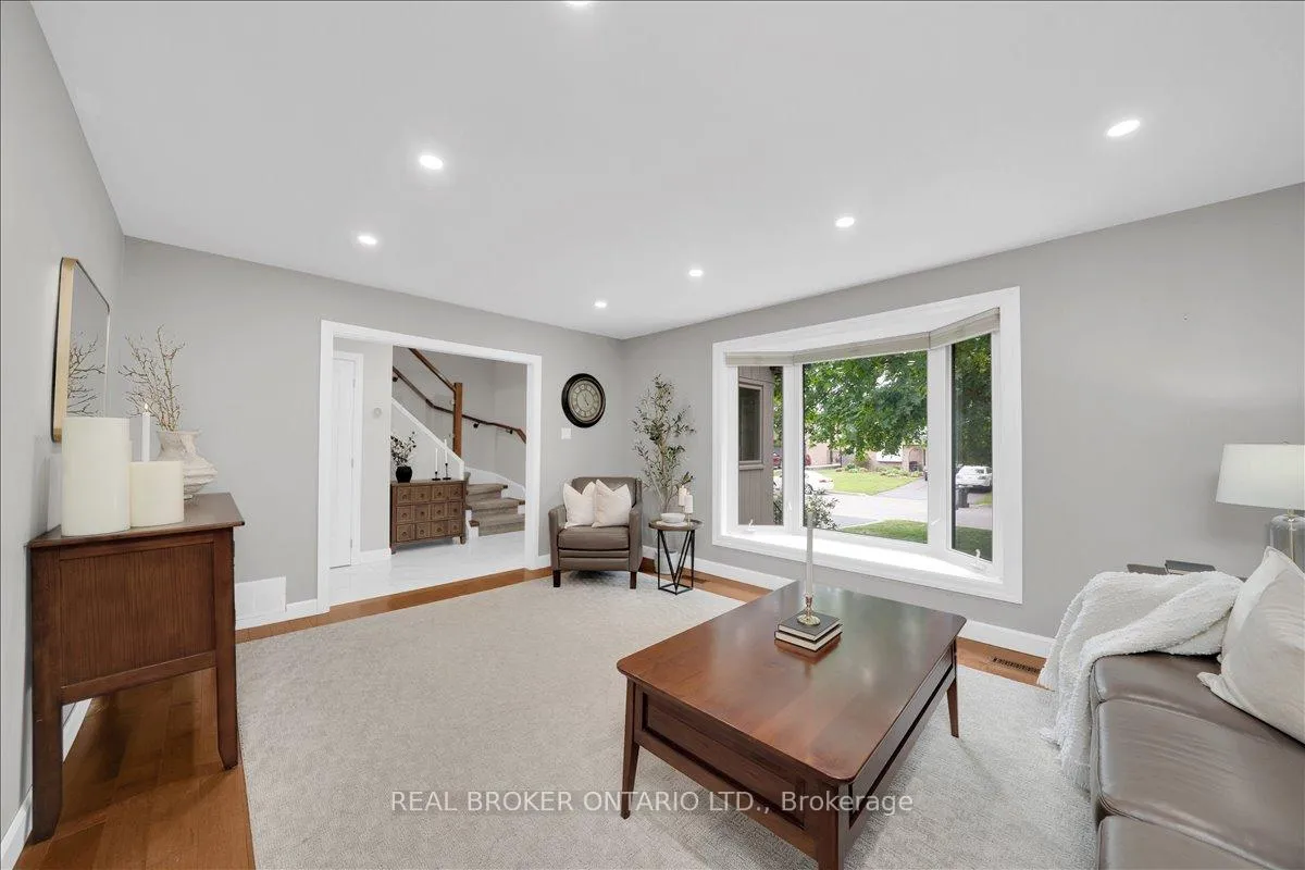 Photo 11 of 34 Wright Crescent, Caledon, Bolton North — HOMEH