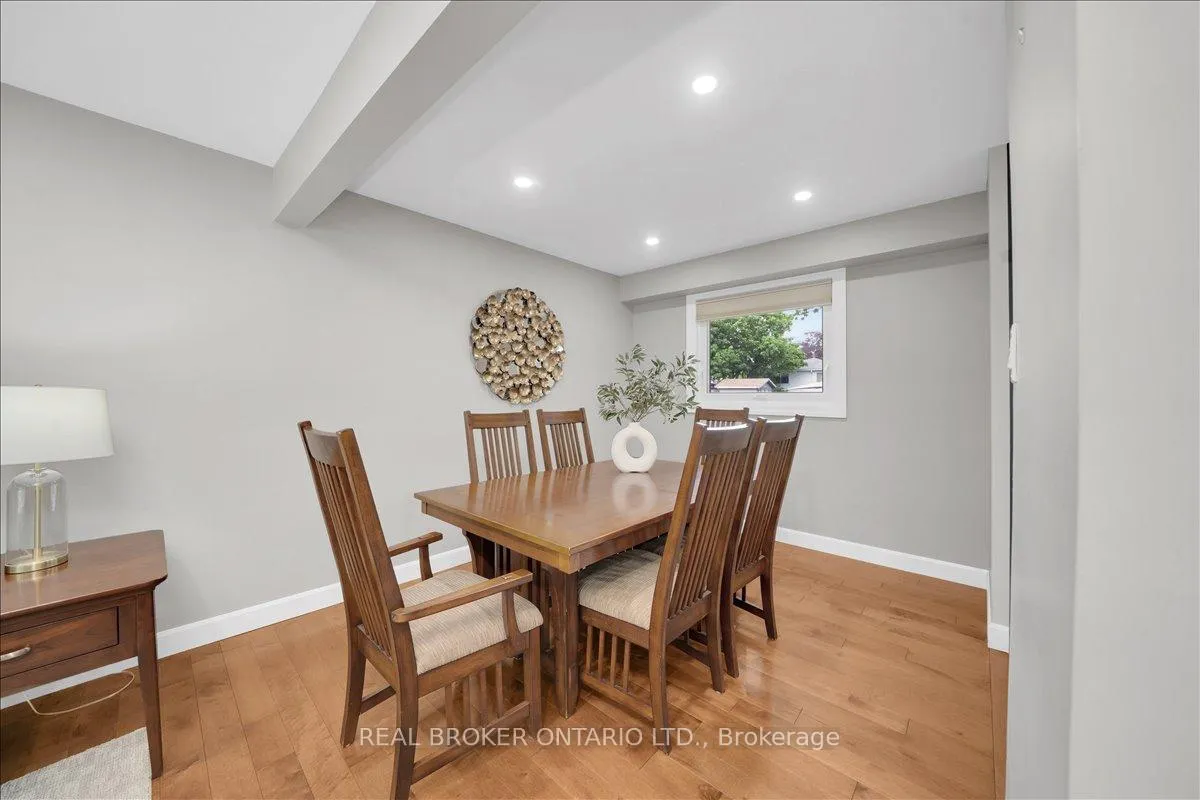 Photo 12 of 34 Wright Crescent, Caledon, Bolton North — HOMEH
