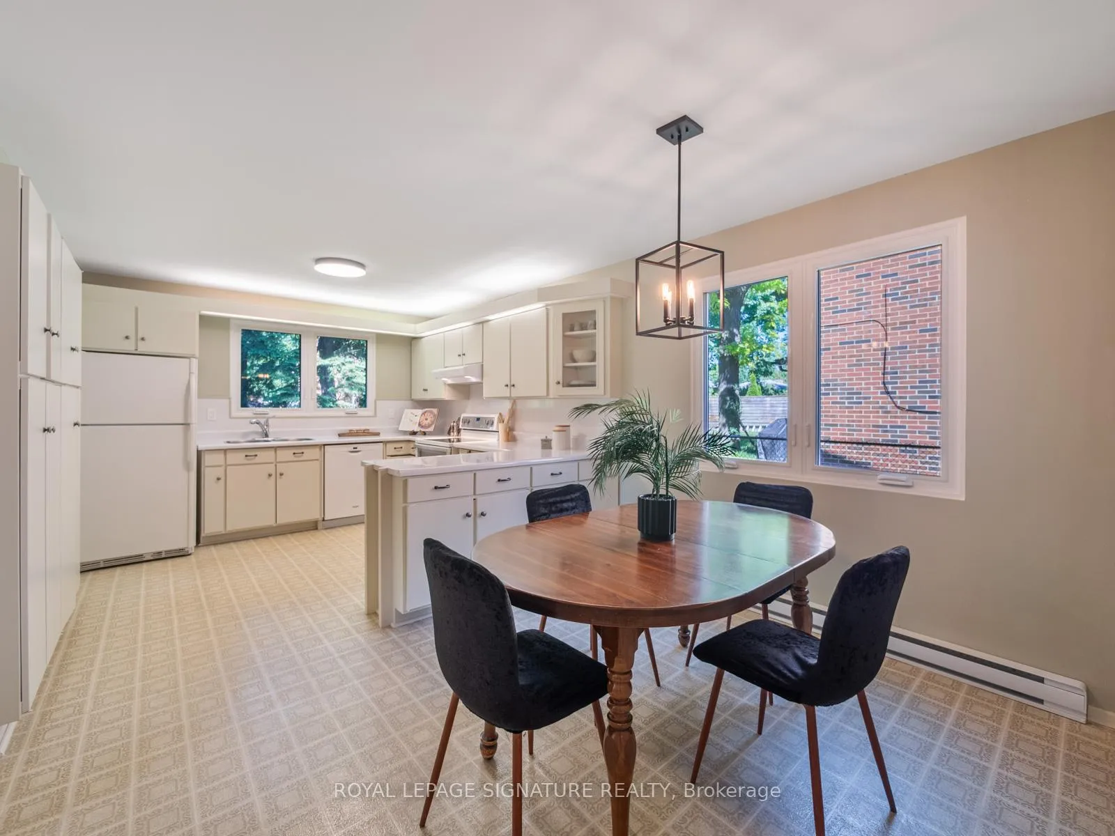 Photo 12 of 4 Gablehurst Crescent, Scarborough, Tam O'Shanter-Sullivan — HOMEH