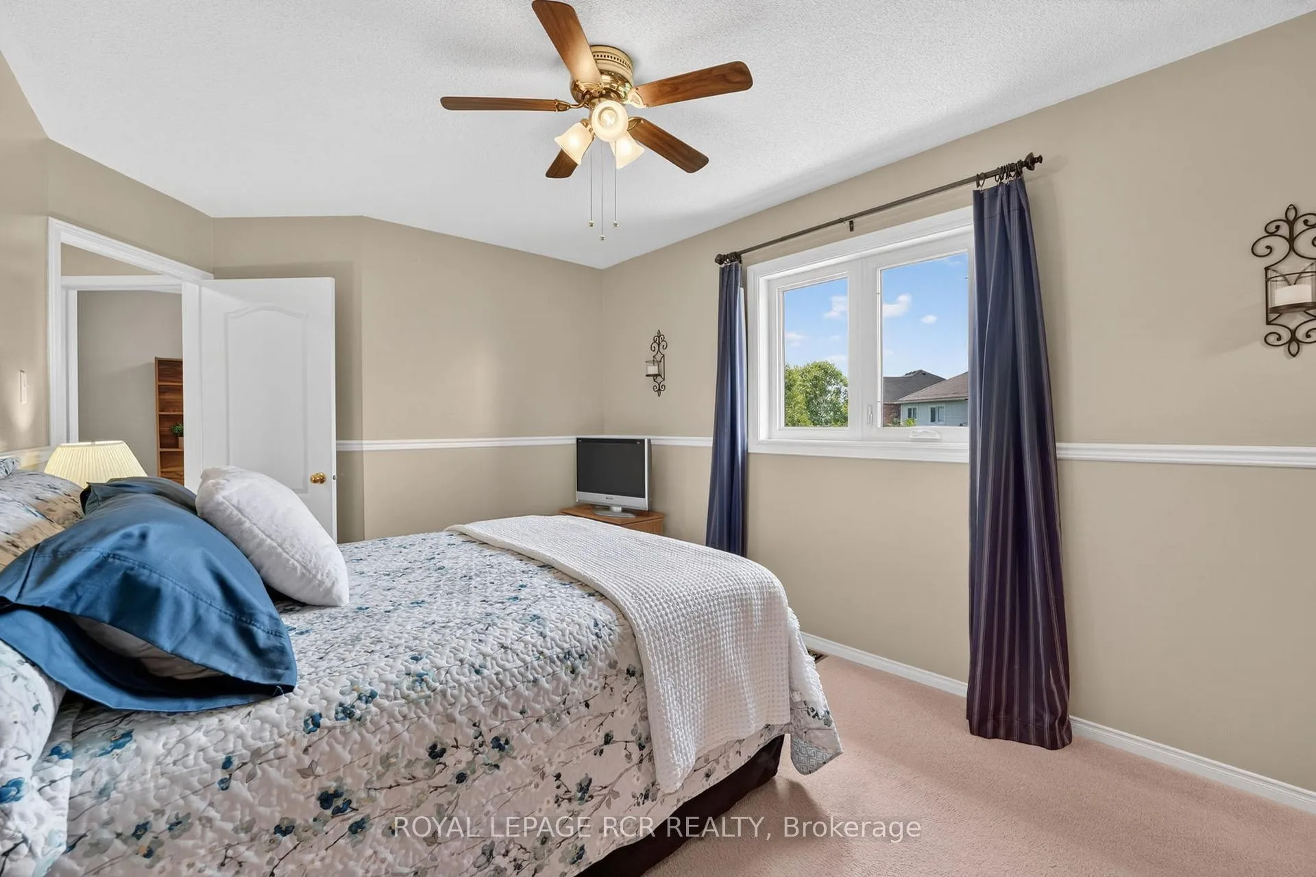 Photo 27 of 29 Mccullough Avenue, New Tecumseth, Beeton — HOMEH