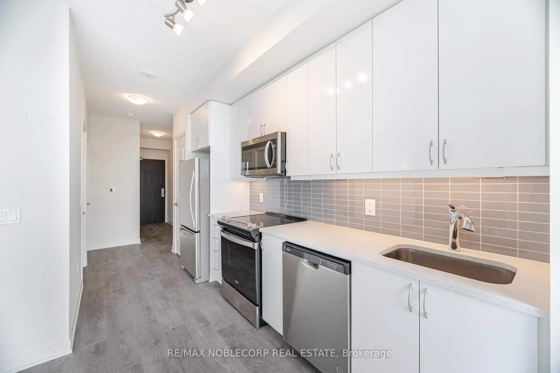Photo 7 of Unit 2105, 38 Annie Craig Drive, Etobicoke, Mimico — HOMEH