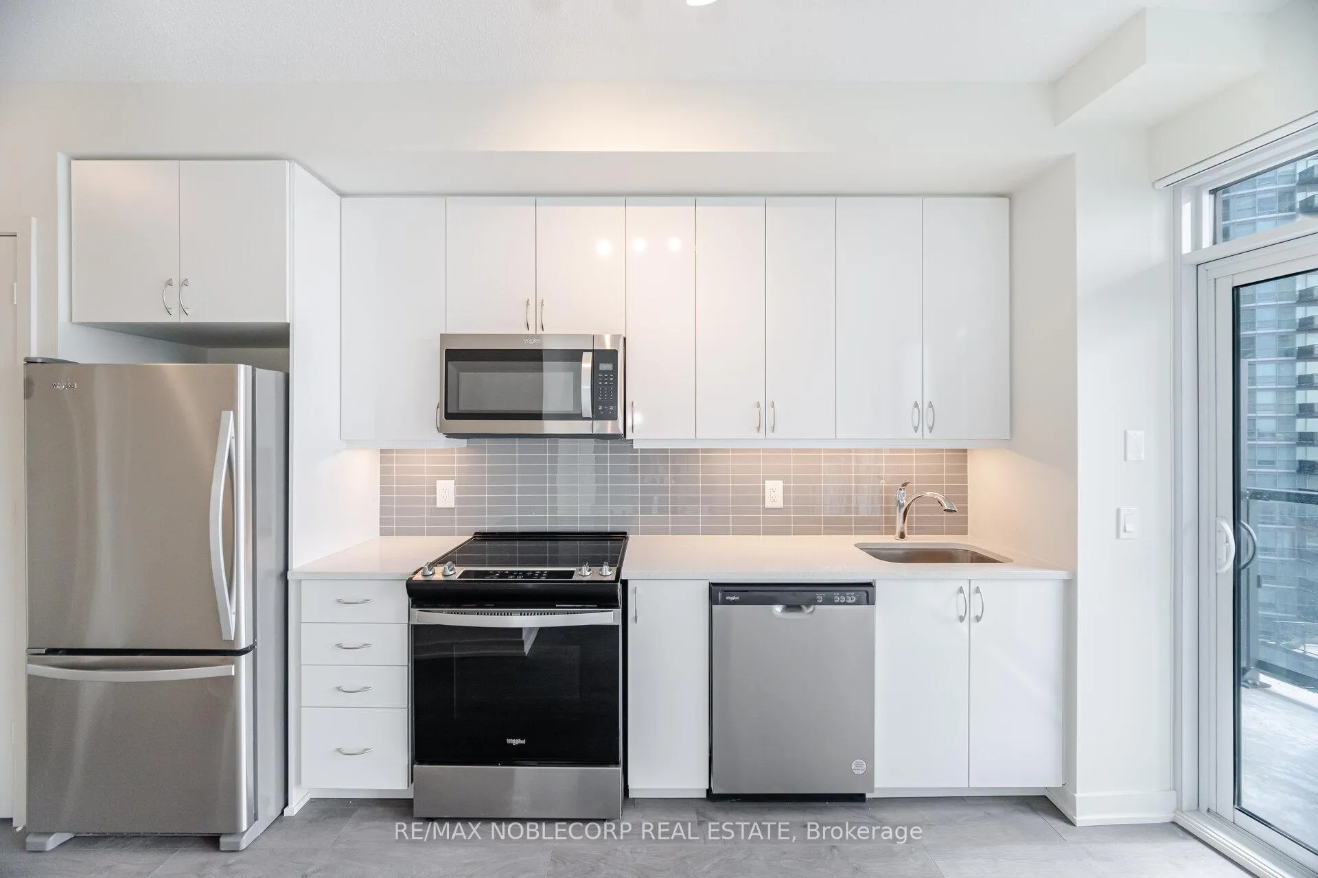 Photo 8 of Unit 2105, 38 Annie Craig Drive, Etobicoke, Mimico — HOMEH