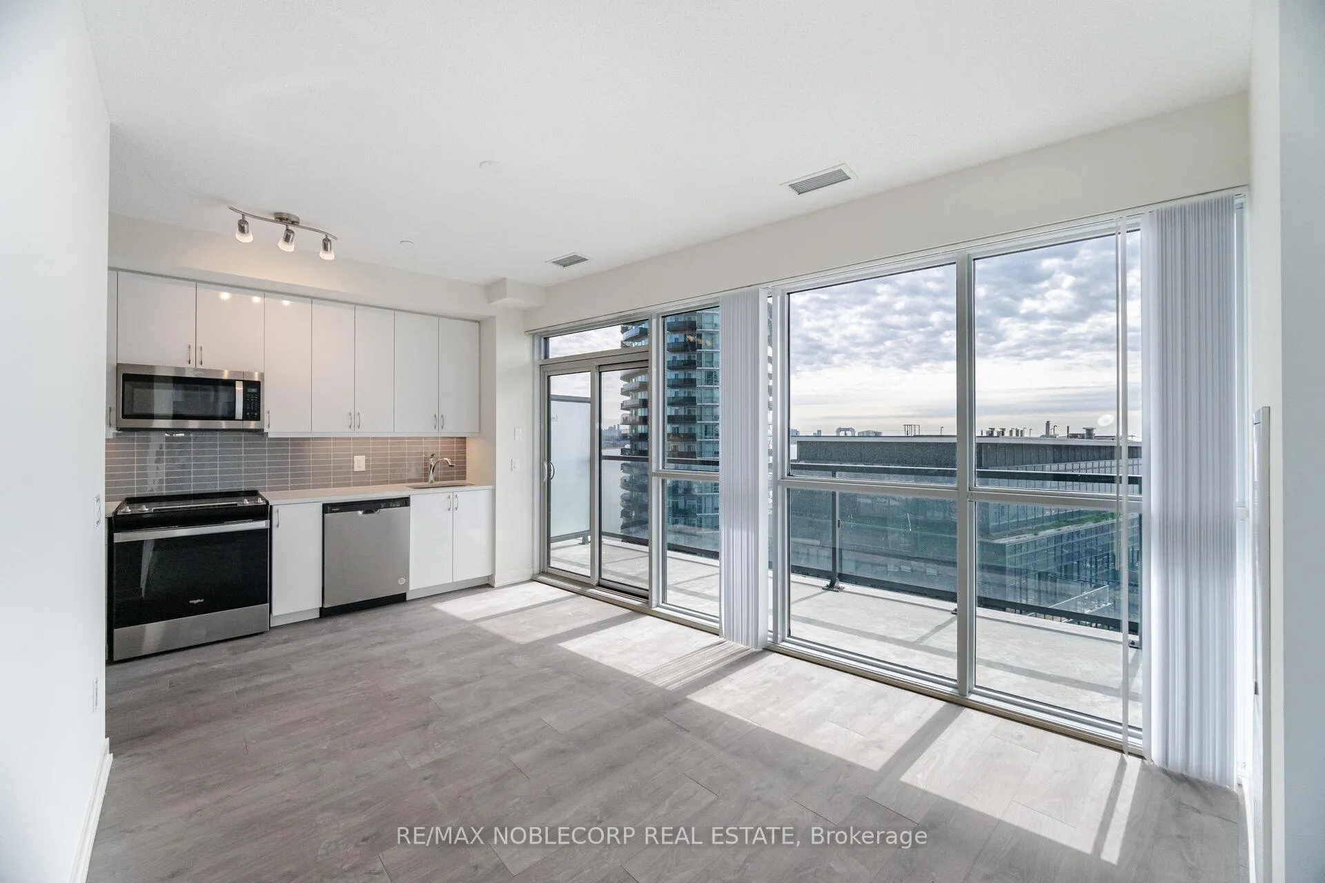 Photo 12 of Unit 2105, 38 Annie Craig Drive, Etobicoke, Mimico — HOMEH