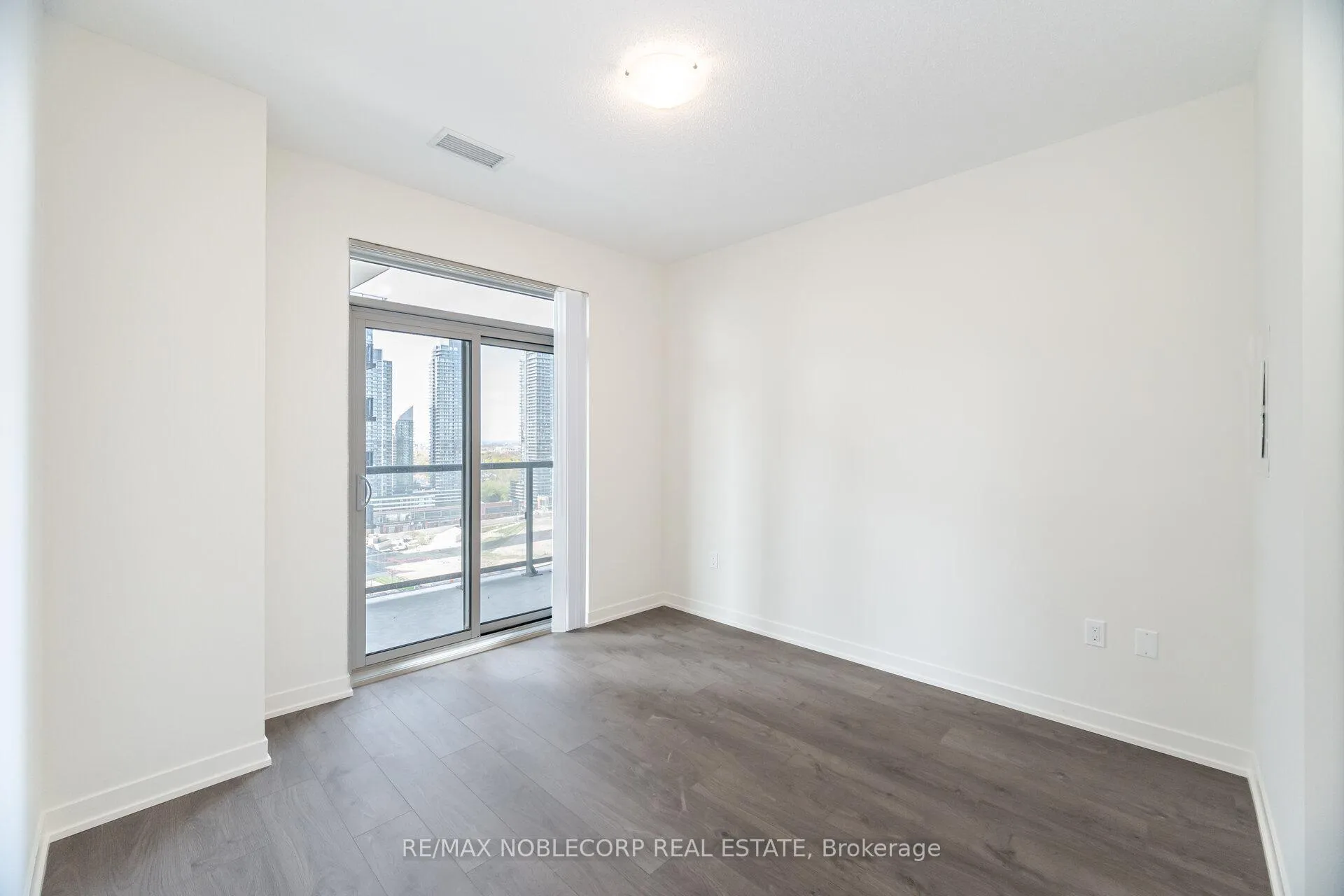 Photo 16 of Unit 2105, 38 Annie Craig Drive, Etobicoke, Mimico — HOMEH