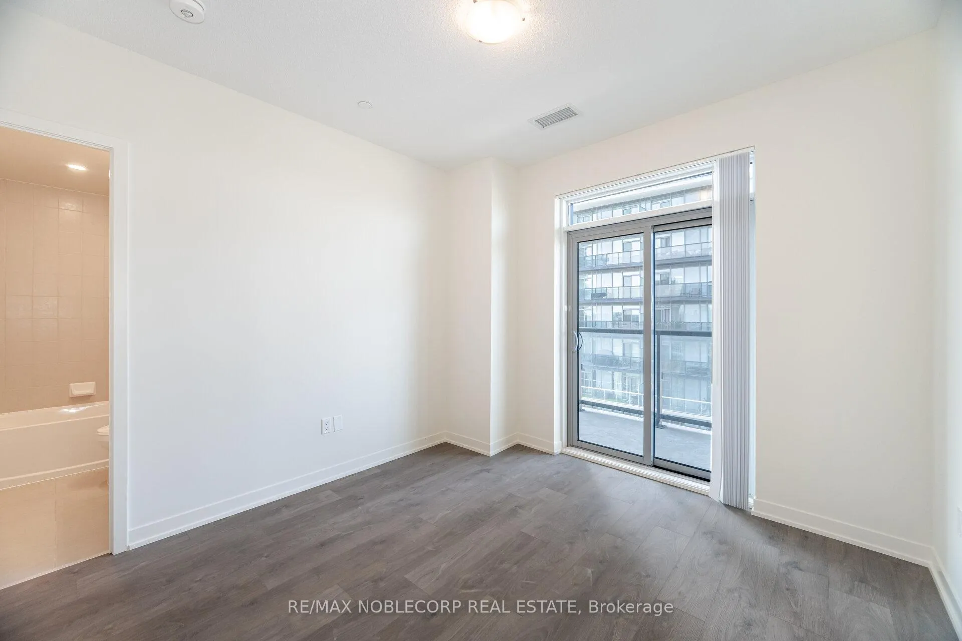 Photo 17 of Unit 2105, 38 Annie Craig Drive, Etobicoke, Mimico — HOMEH