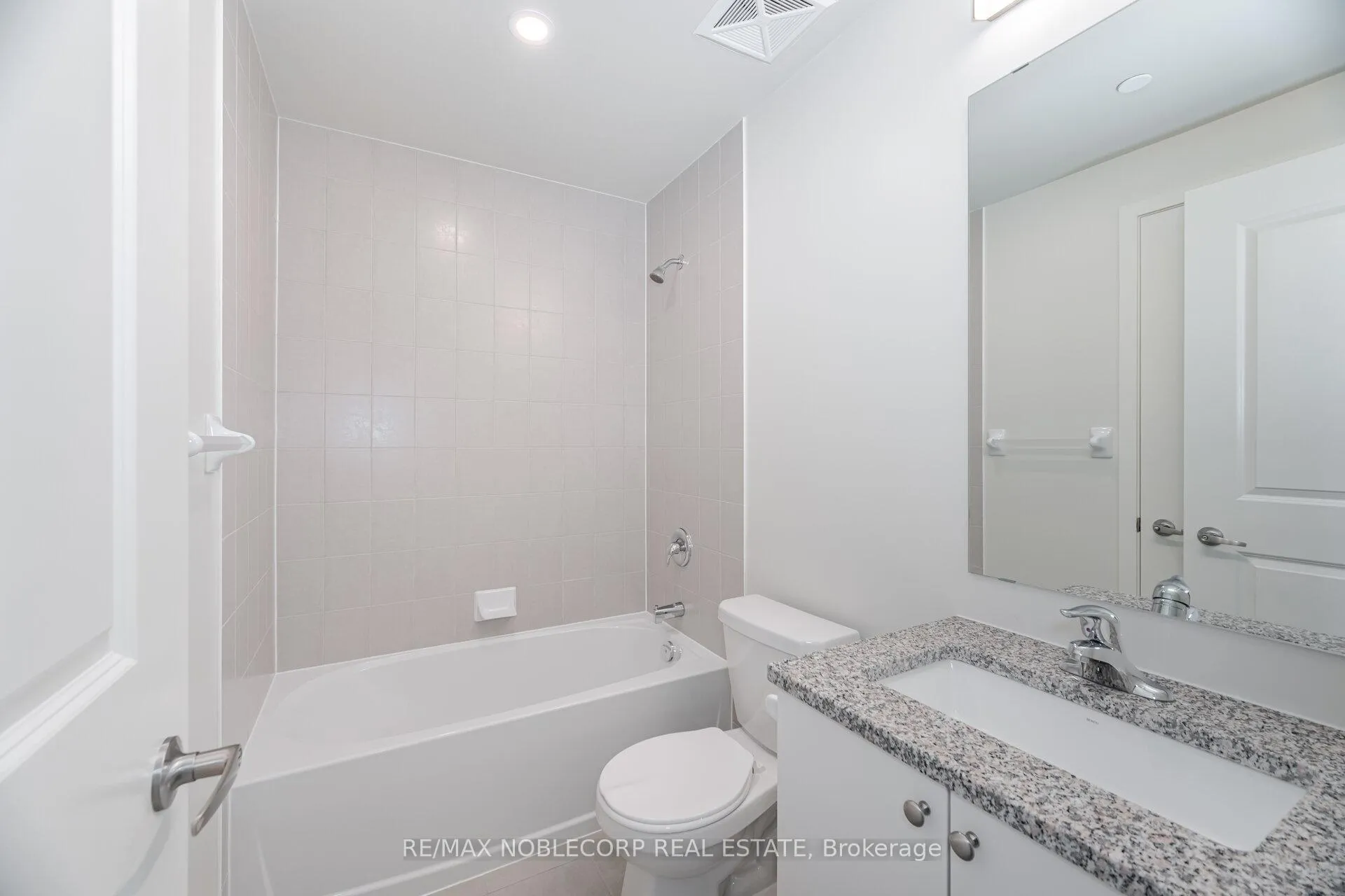 Photo 19 of Unit 2105, 38 Annie Craig Drive, Etobicoke, Mimico — HOMEH