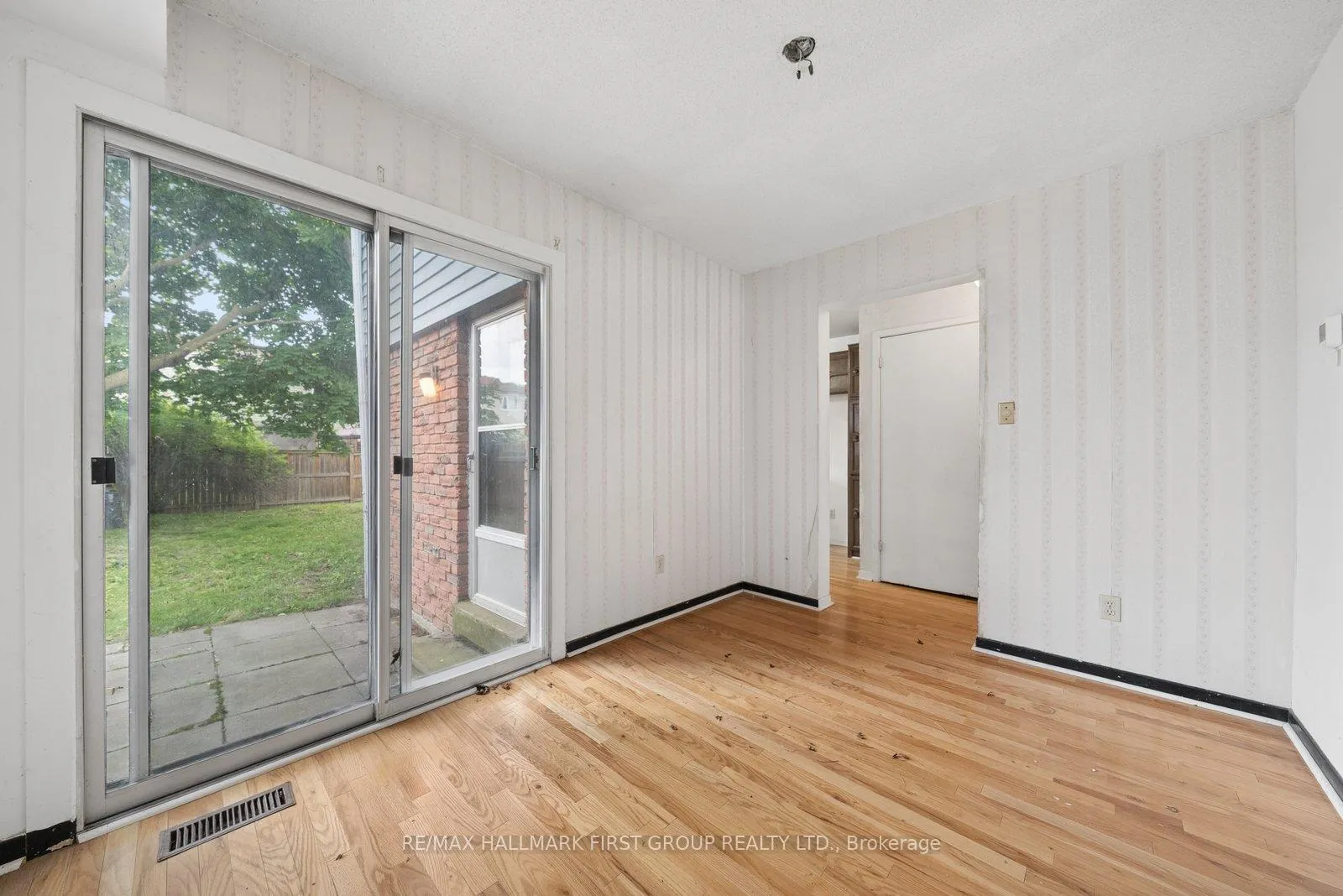 Photo 6 of 1969 Bowler Drive, Pickering, Liverpool — HOMEH