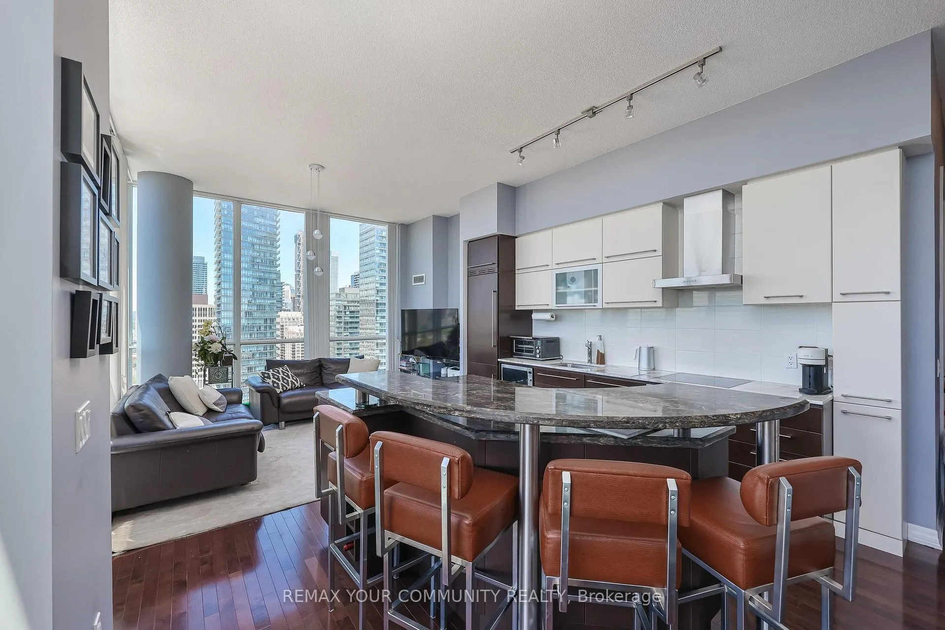 Photo 9 of Unit PH101, 770 Bay Street, Toronto, Bay Street Corridor — HOMEH