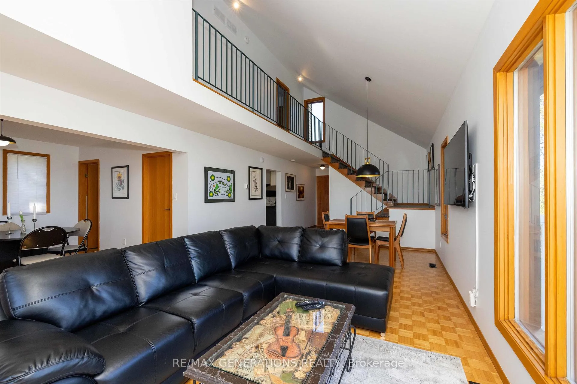 Photo 4 of 401 Hebert Street, Thunder Bay, College Heights — HOMEH