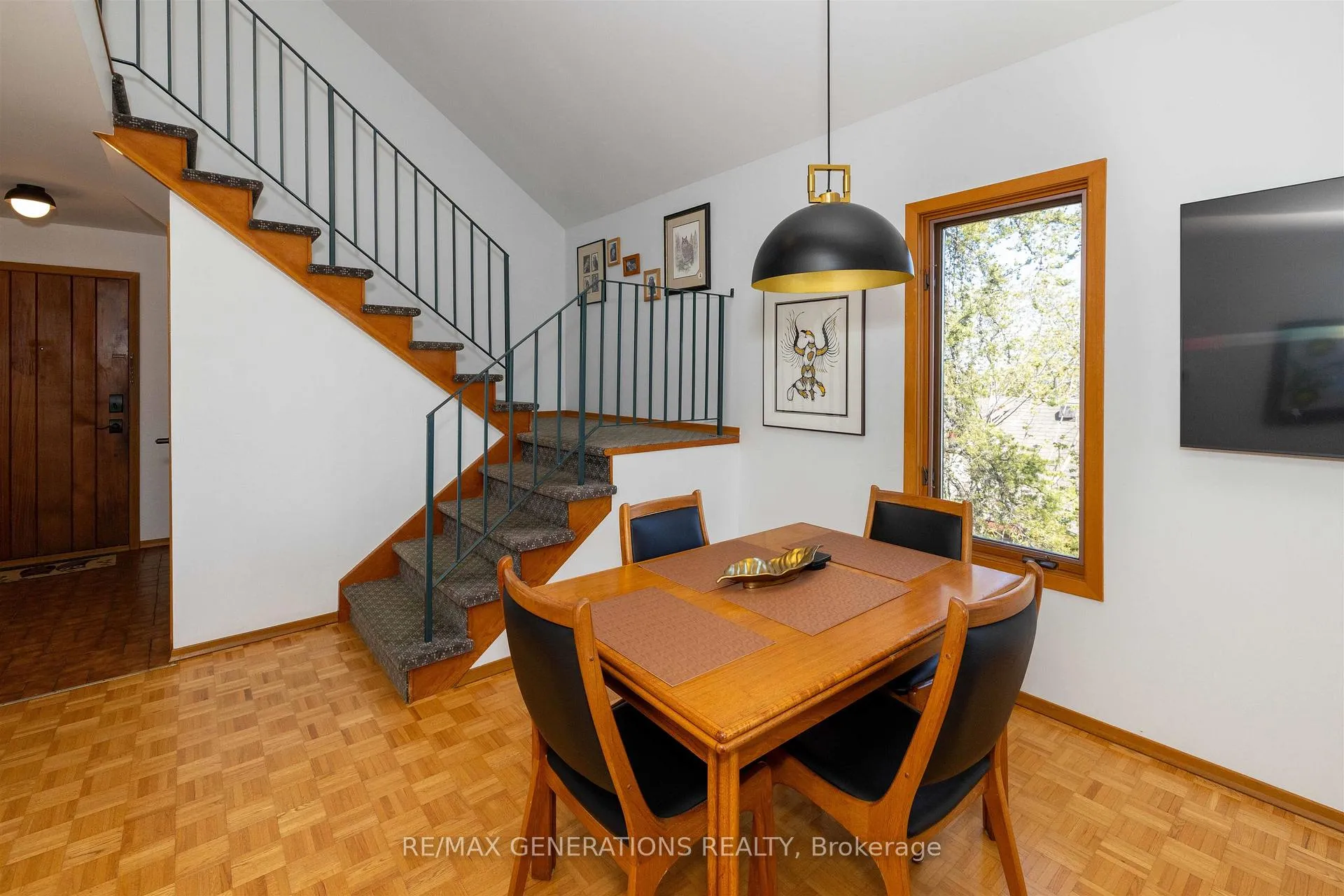 Photo 8 of 401 Hebert Street, Thunder Bay, College Heights — HOMEH