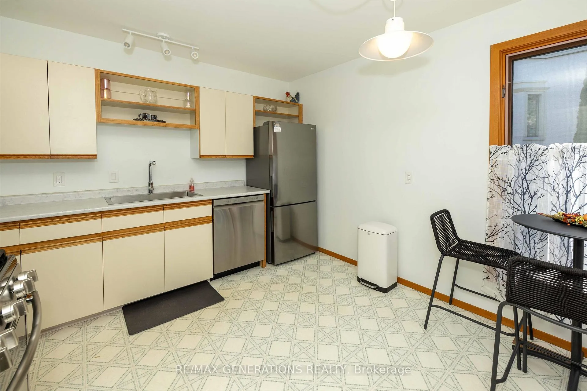 Photo 11 of 401 Hebert Street, Thunder Bay, College Heights — HOMEH