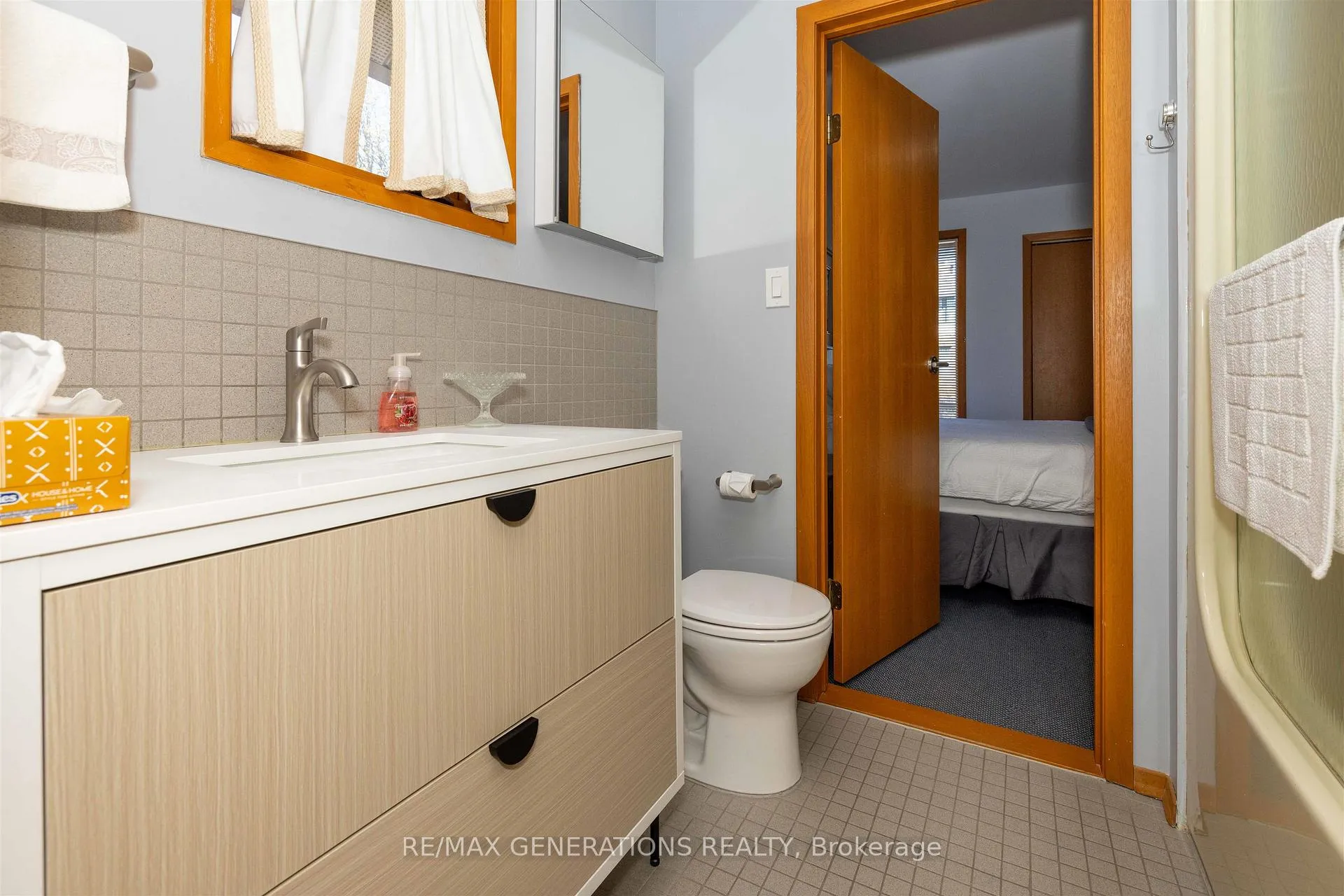 Photo 17 of 401 Hebert Street, Thunder Bay, College Heights — HOMEH