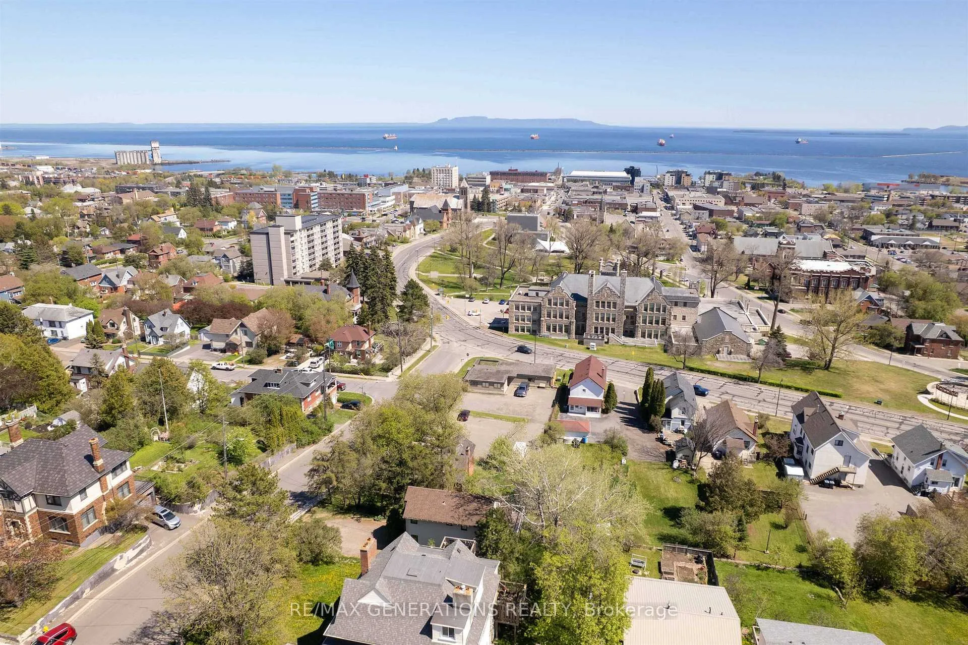 Photo 34 of 401 Hebert Street, Thunder Bay, College Heights — HOMEH