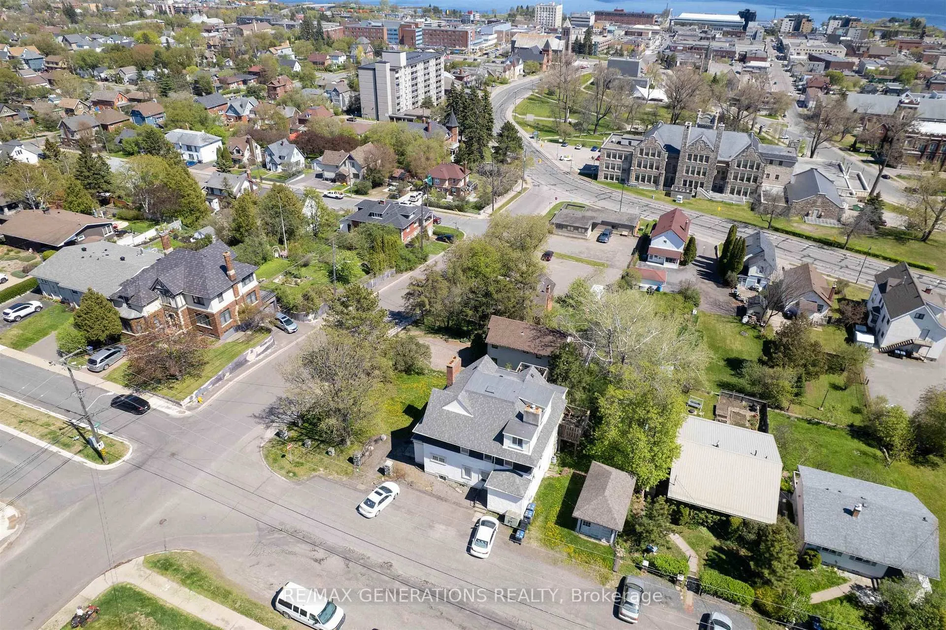 Photo 35 of 401 Hebert Street, Thunder Bay, College Heights — HOMEH