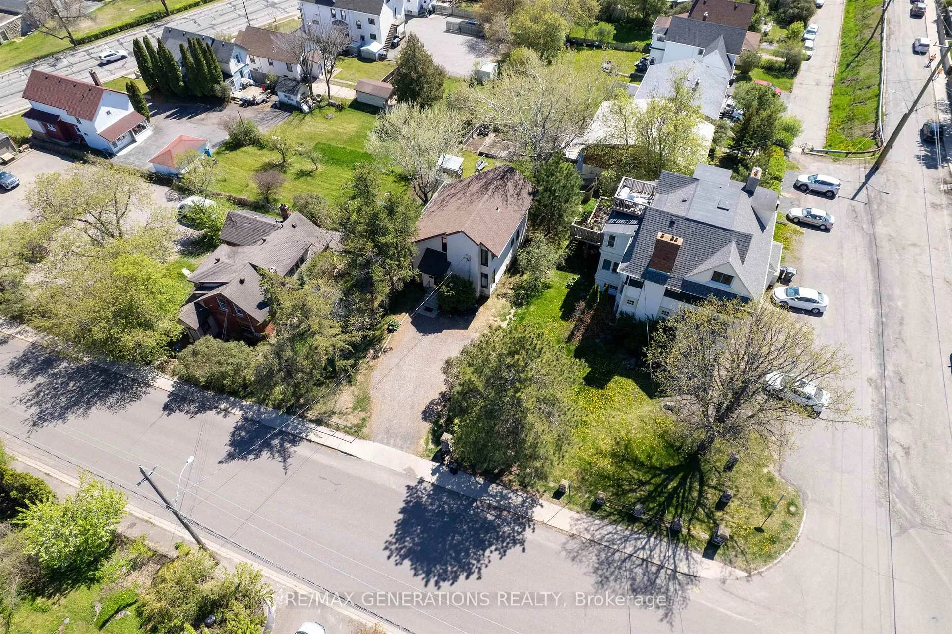 Photo 38 of 401 Hebert Street, Thunder Bay, College Heights — HOMEH