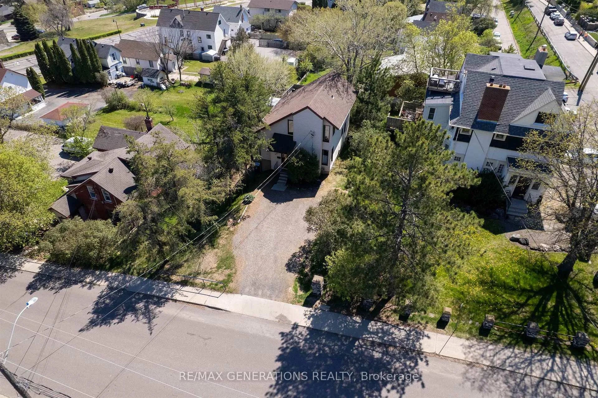 Photo 39 of 401 Hebert Street, Thunder Bay, College Heights — HOMEH
