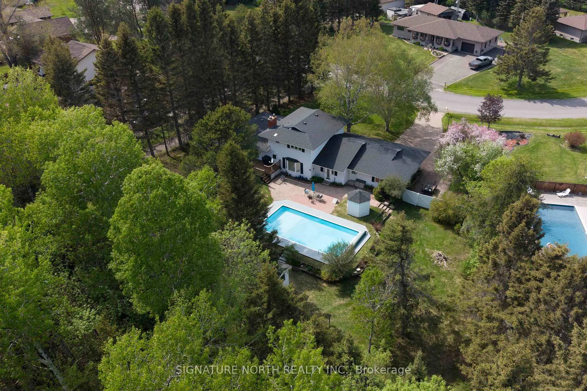 Photo 2 of 2108 Freeman Drive, Thunder Bay, Rosslyn Road — HOMEH