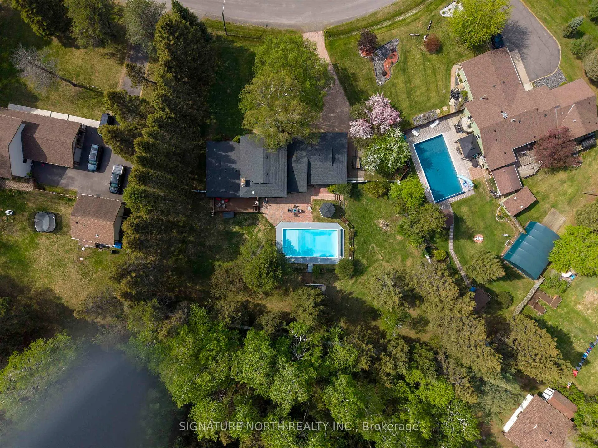 Photo 5 of 2108 Freeman Drive, Thunder Bay, Rosslyn Road — HOMEH