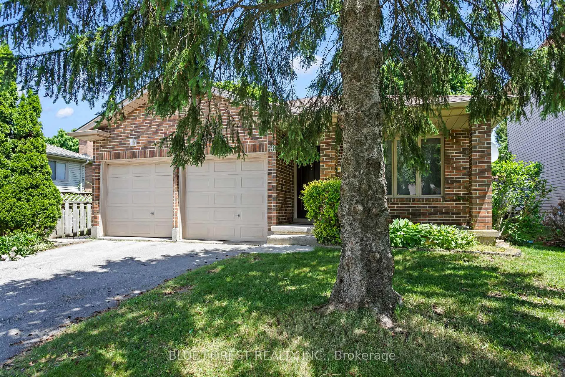Photo 3 of 30 Gerald Crescent, London, South J — HOMEH