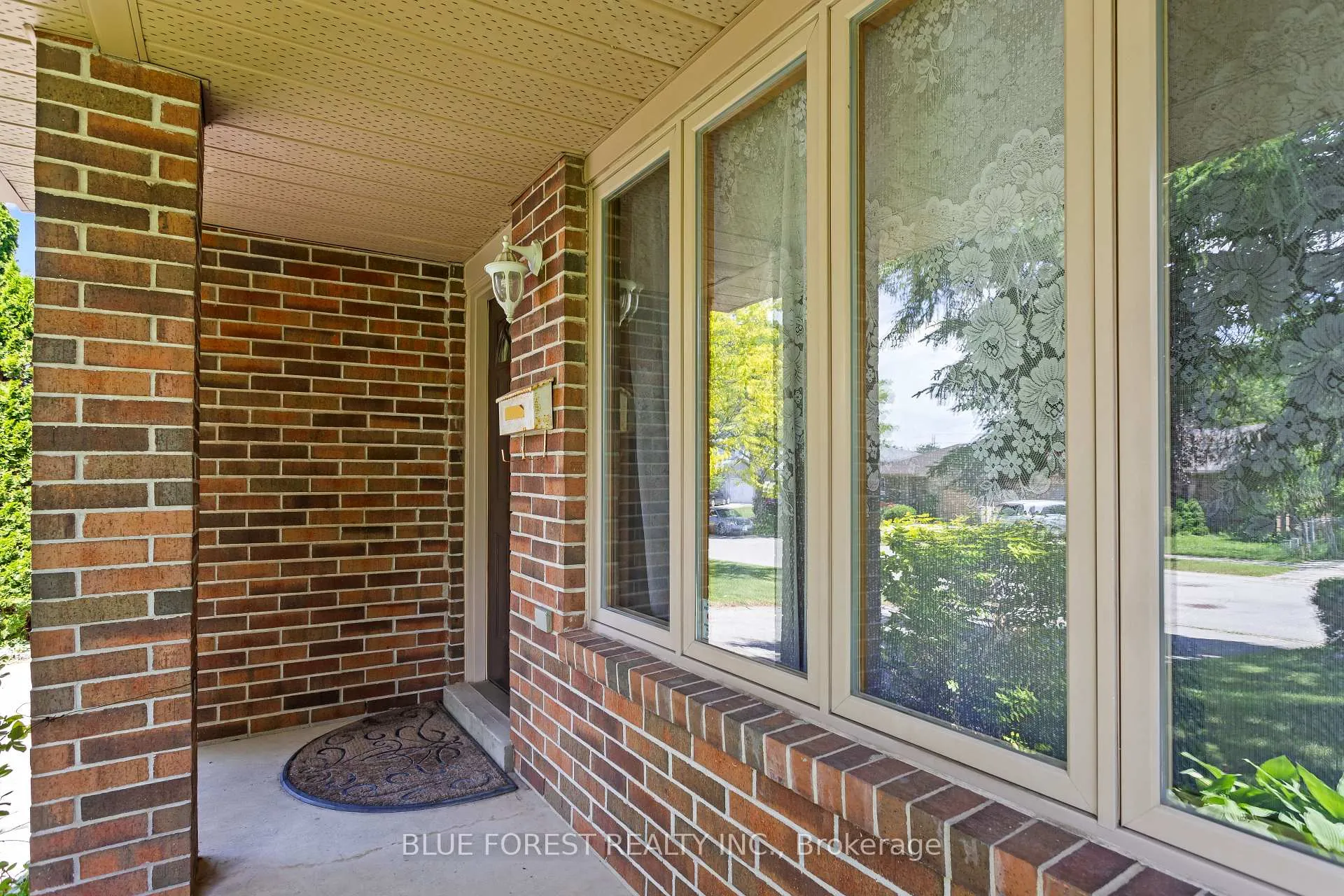 Photo 5 of 30 Gerald Crescent, London, South J — HOMEH