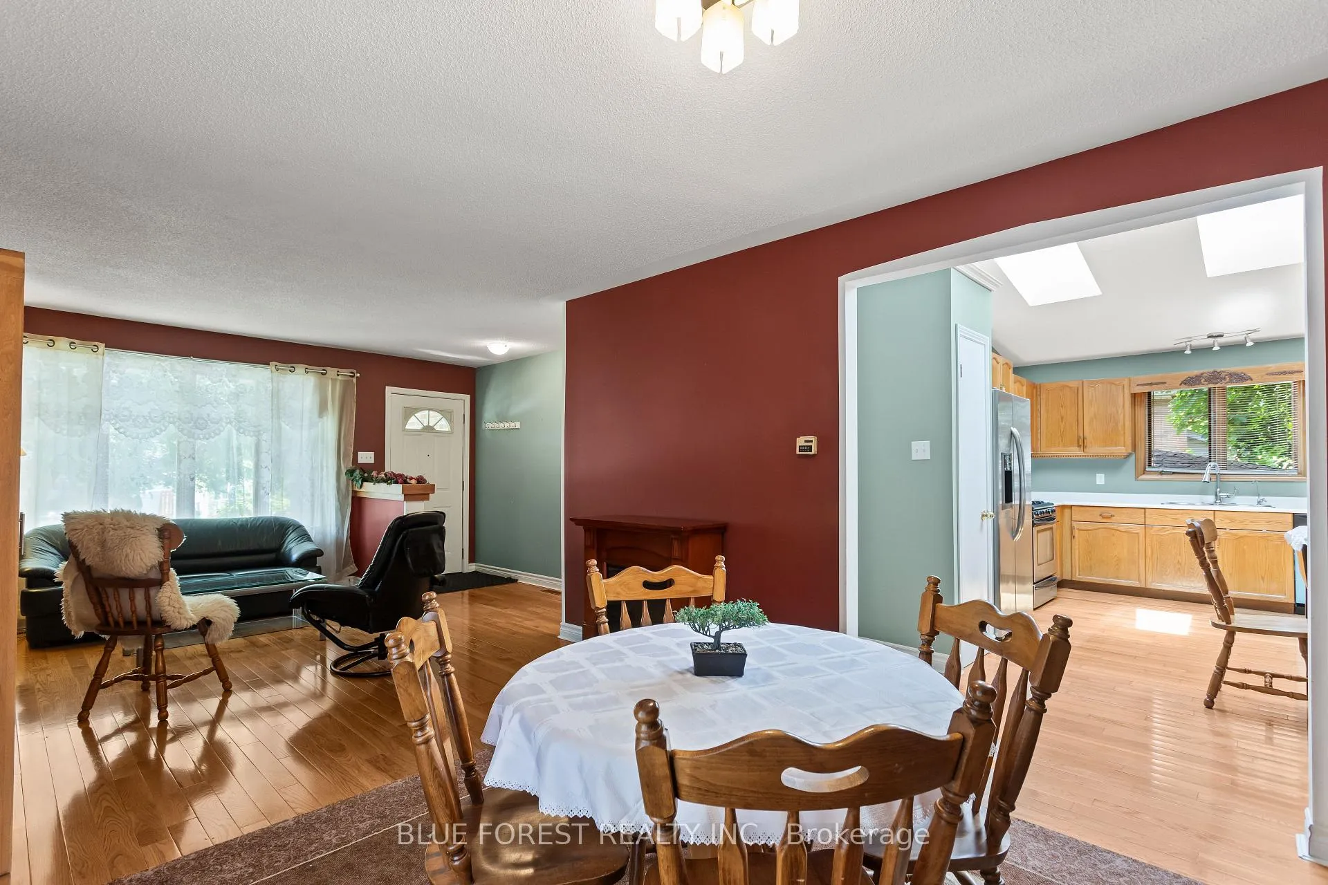 Photo 12 of 30 Gerald Crescent, London, South J — HOMEH