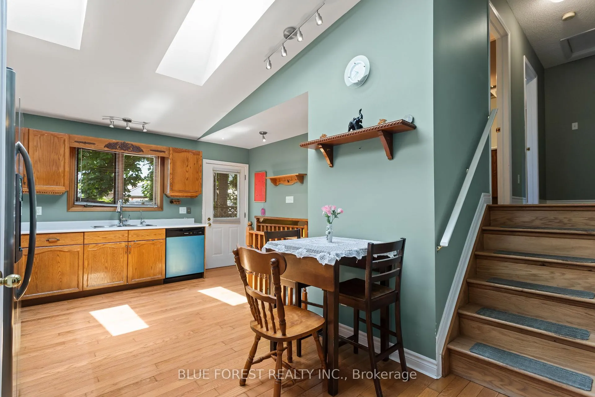 Photo 13 of 30 Gerald Crescent, London, South J — HOMEH