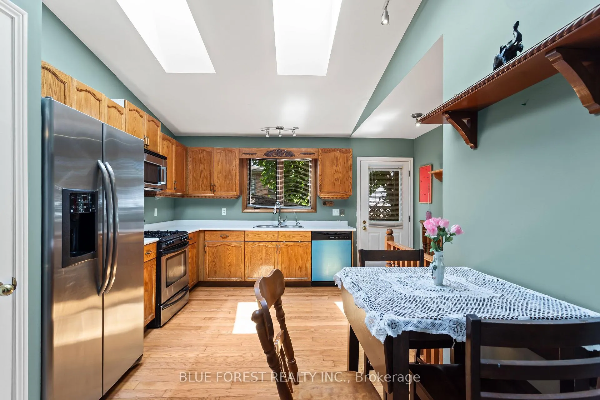 Photo 14 of 30 Gerald Crescent, London, South J — HOMEH