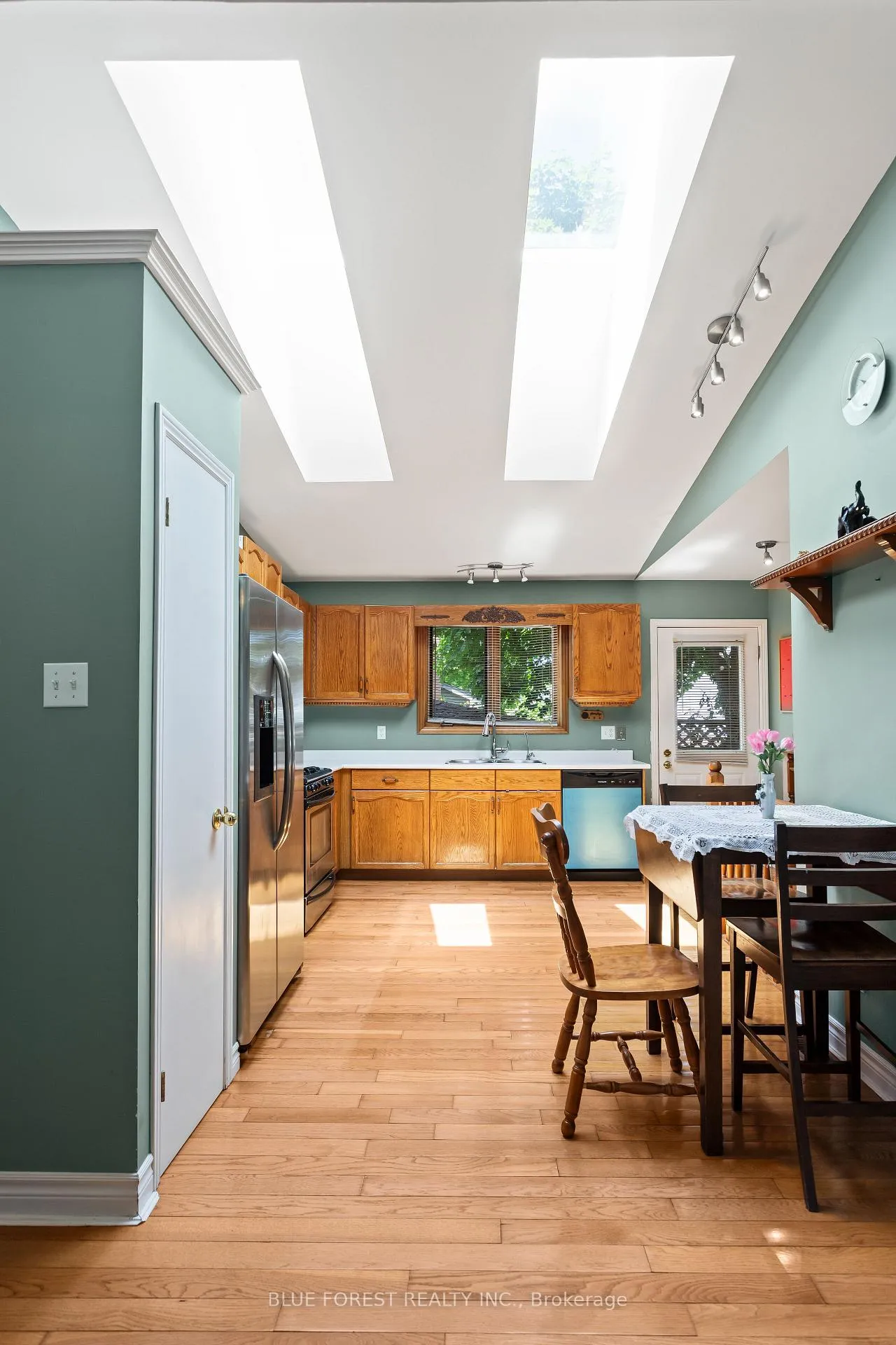 Photo 18 of 30 Gerald Crescent, London, South J — HOMEH