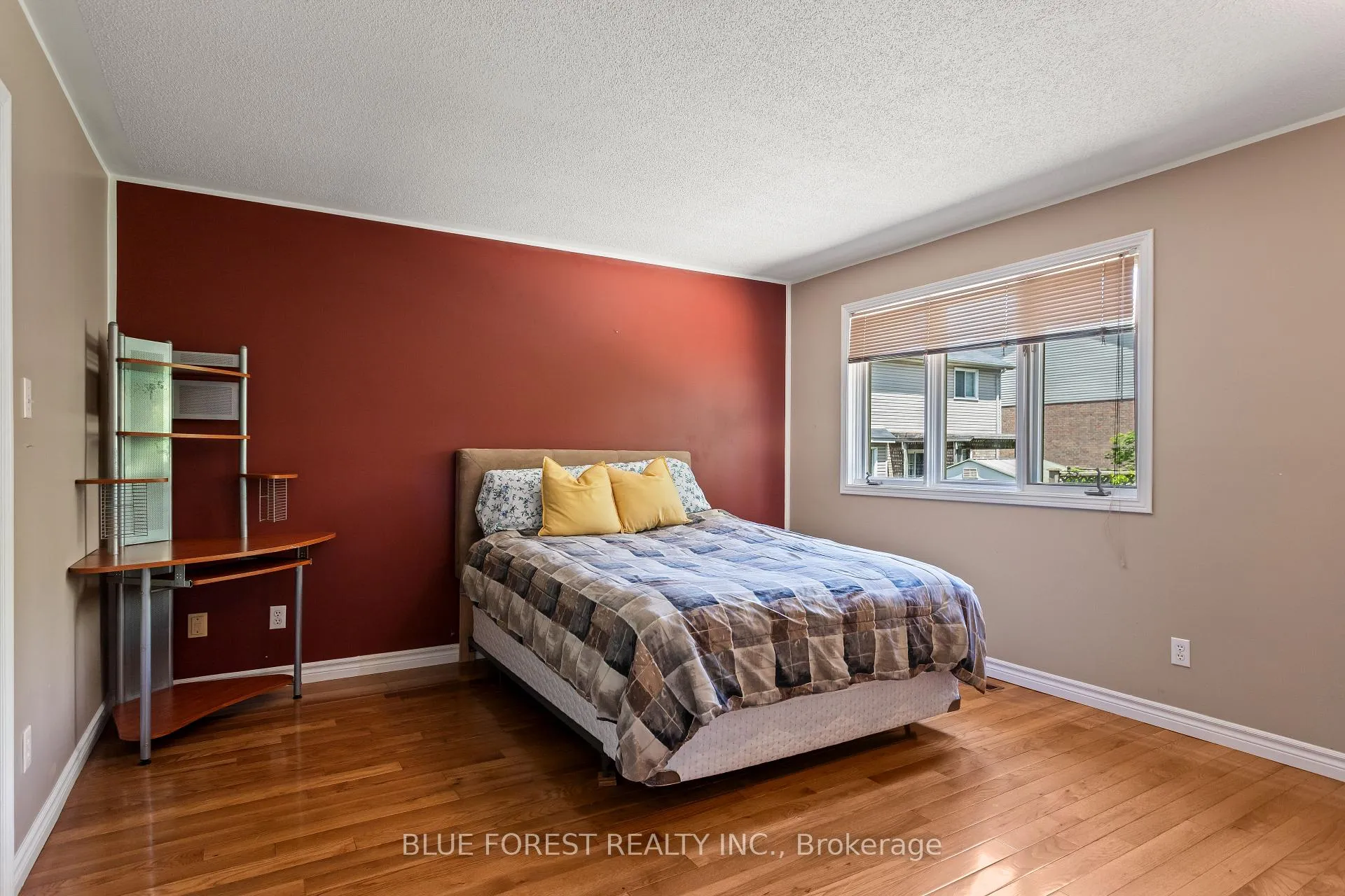 Photo 21 of 30 Gerald Crescent, London, South J — HOMEH