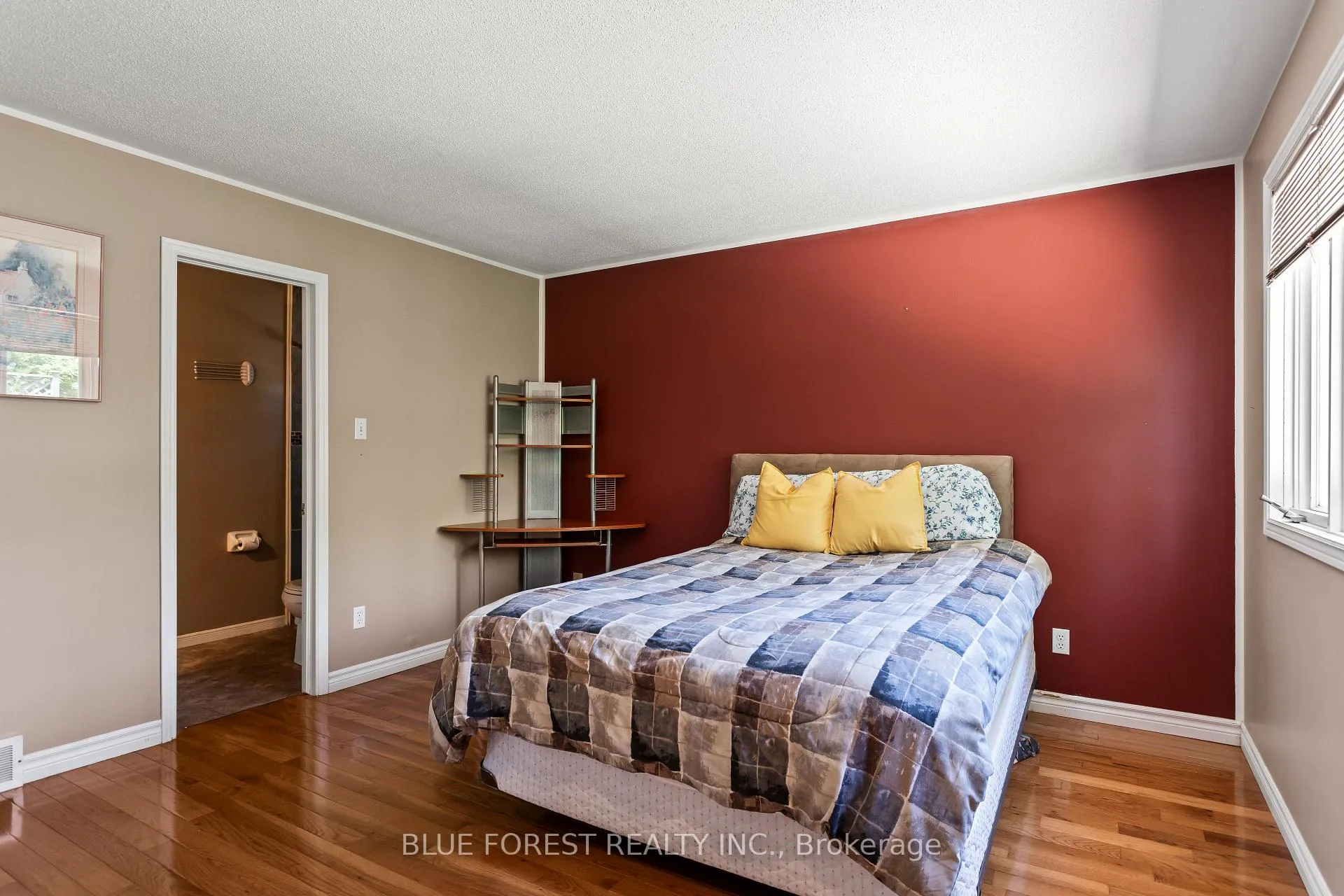 Photo 23 of 30 Gerald Crescent, London, South J — HOMEH