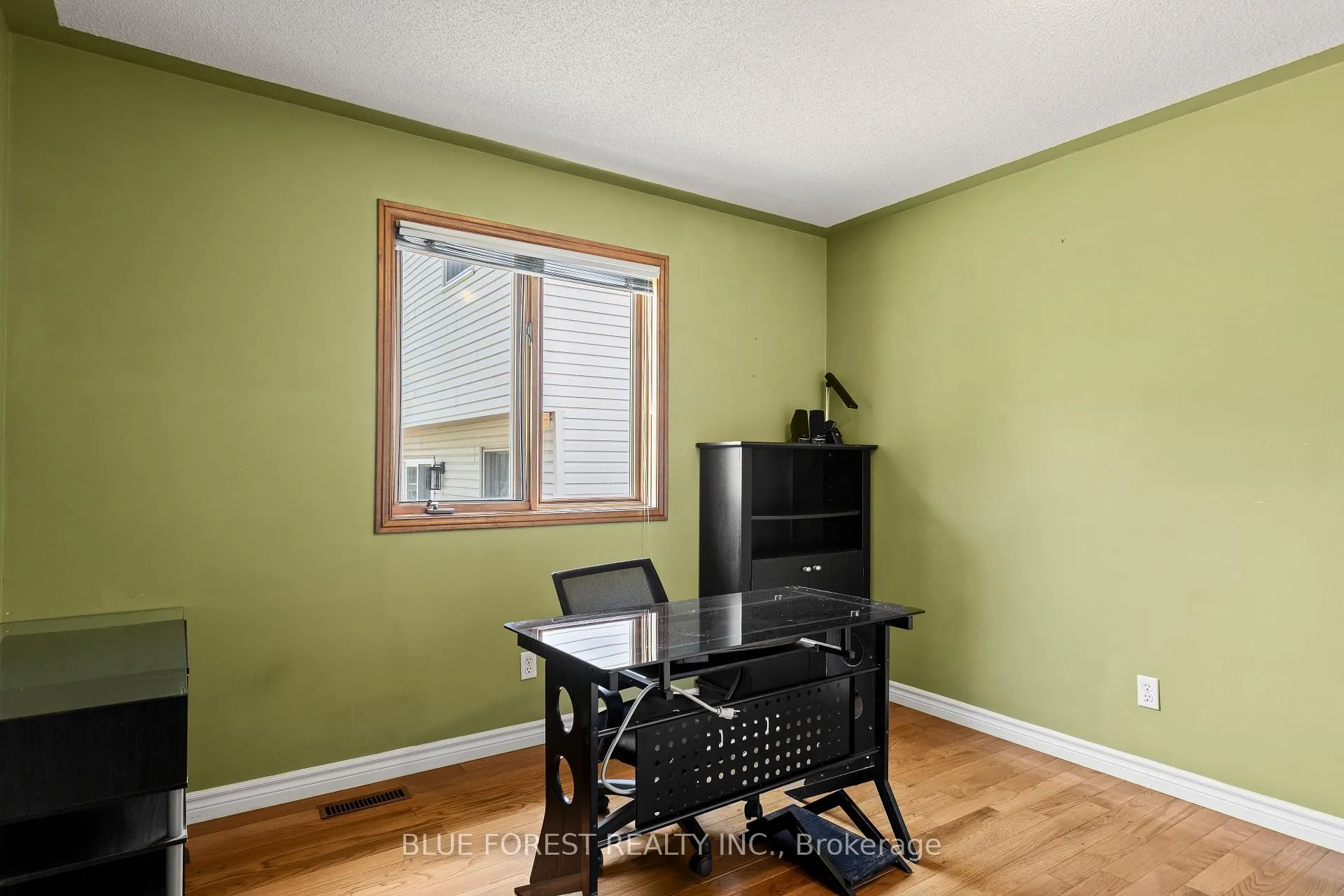 Photo 24 of 30 Gerald Crescent, London, South J — HOMEH