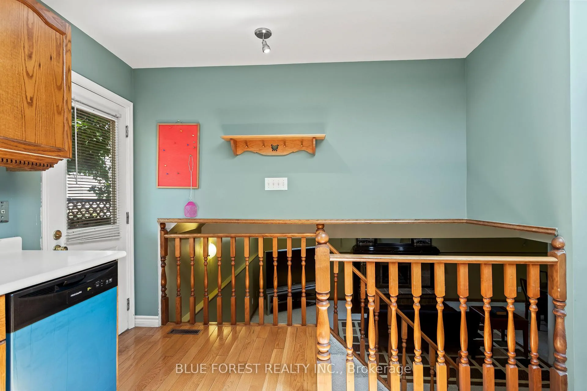 Photo 28 of 30 Gerald Crescent, London, South J — HOMEH