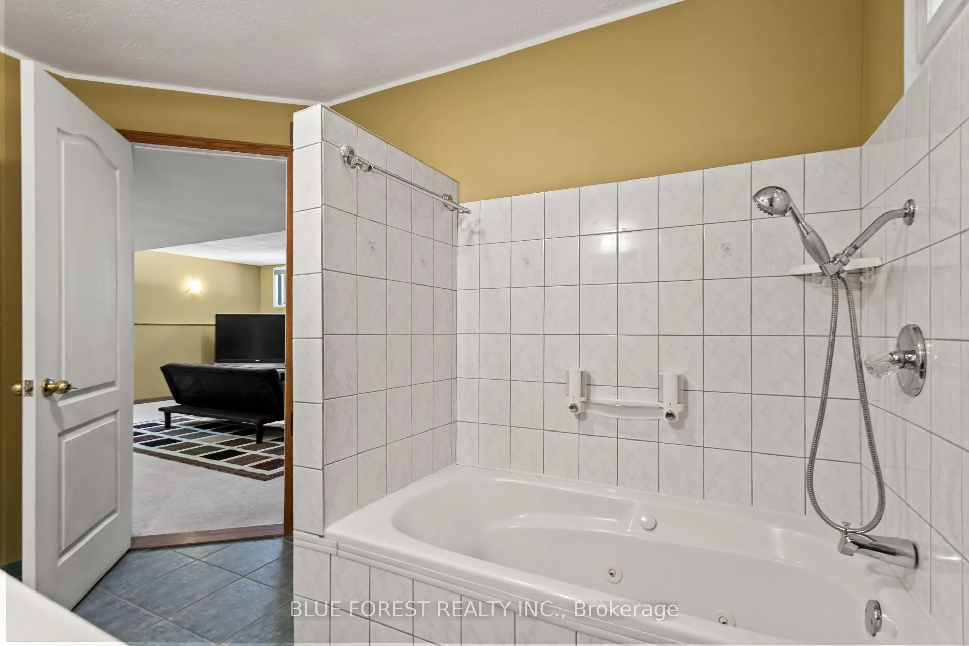 Photo 37 of 30 Gerald Crescent, London, South J — HOMEH