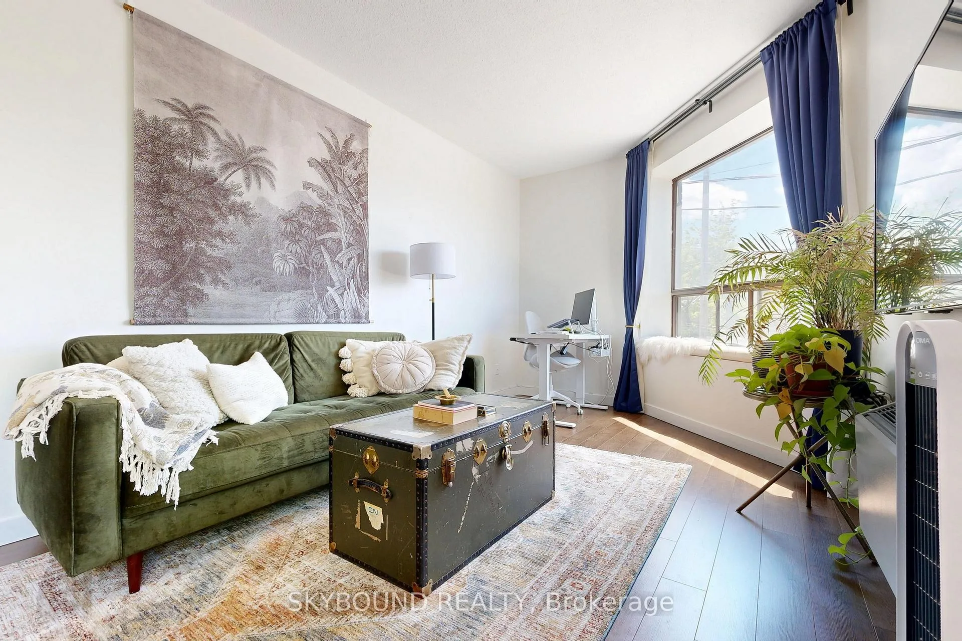 Photo 3 of Unit B, 2104 Queen Street, Toronto, The Beaches — HOMEH