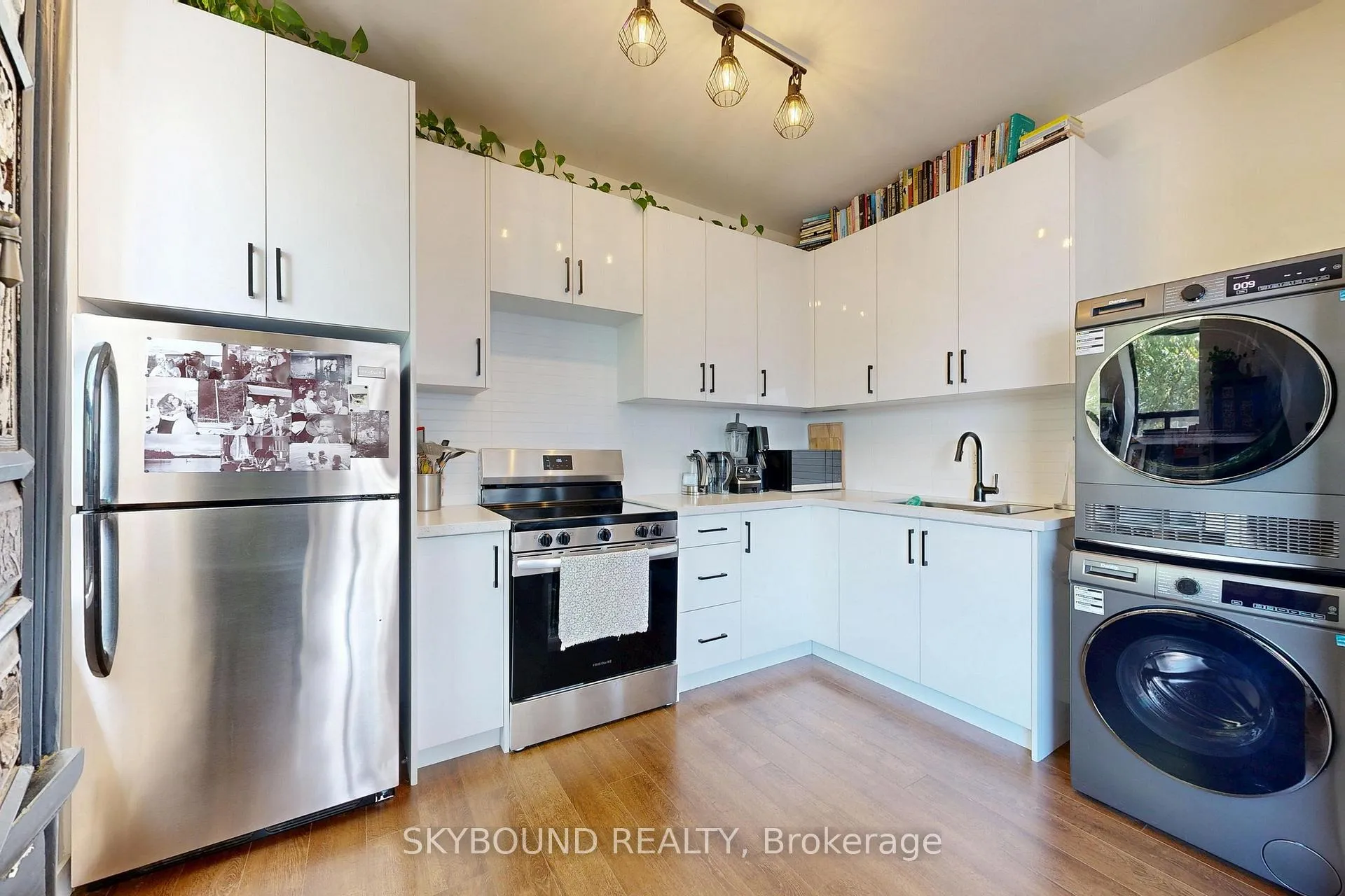Photo 12 of Unit B, 2104 Queen Street, Toronto, The Beaches — HOMEH