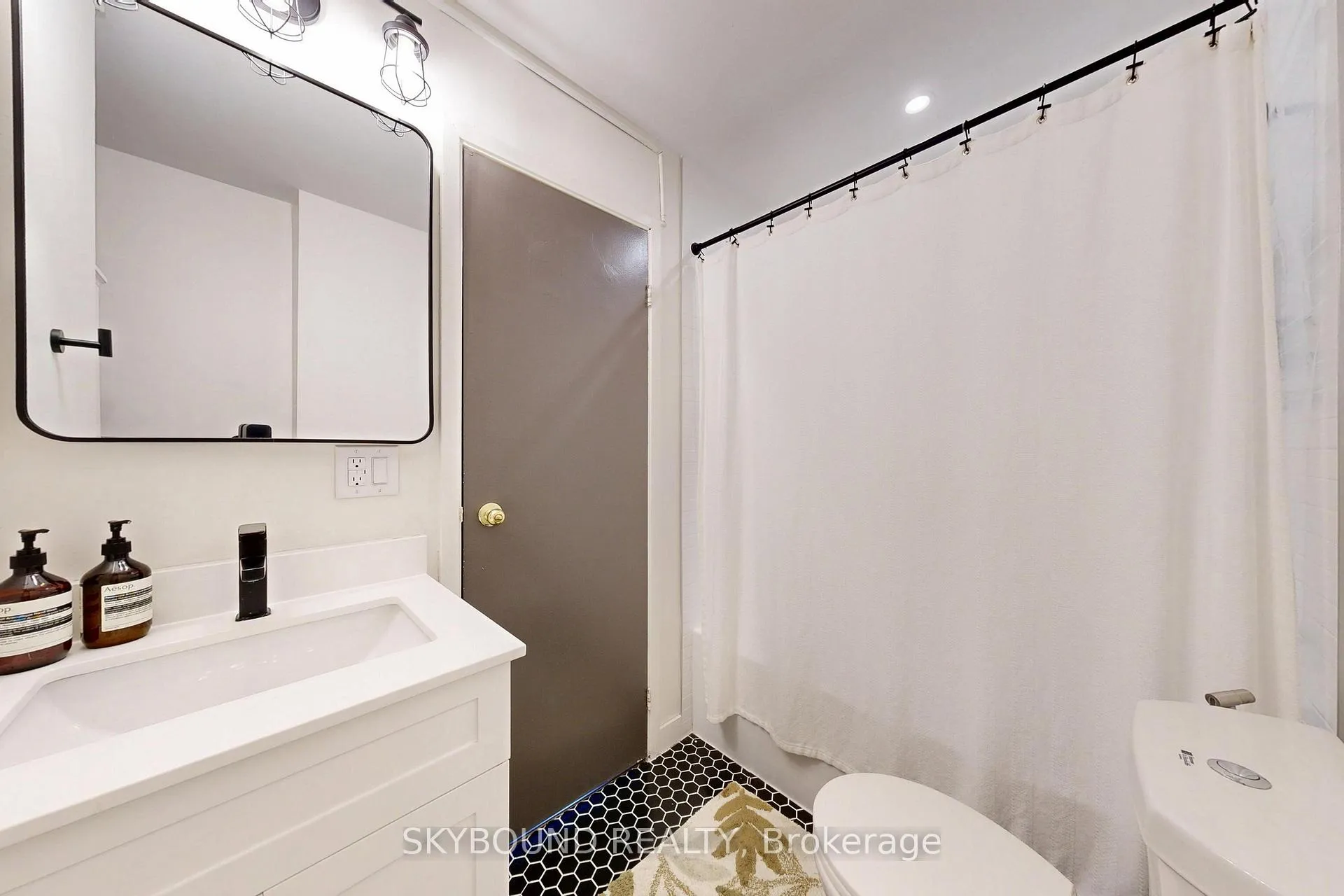 Photo 20 of Unit B, 2104 Queen Street, Toronto, The Beaches — HOMEH