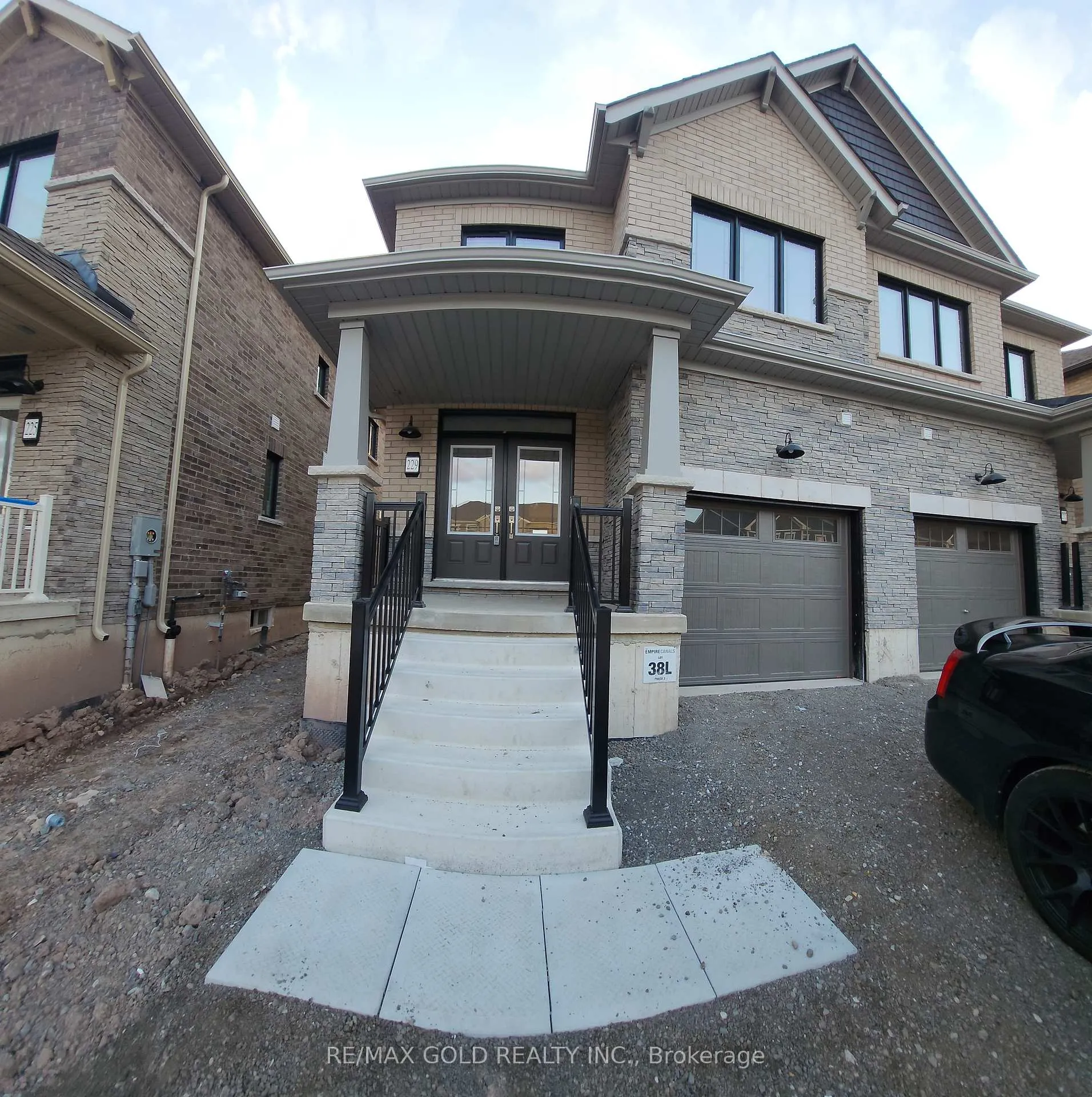 Photo 1 of 229 Port Crescent, Welland, Dain City — HOMEH