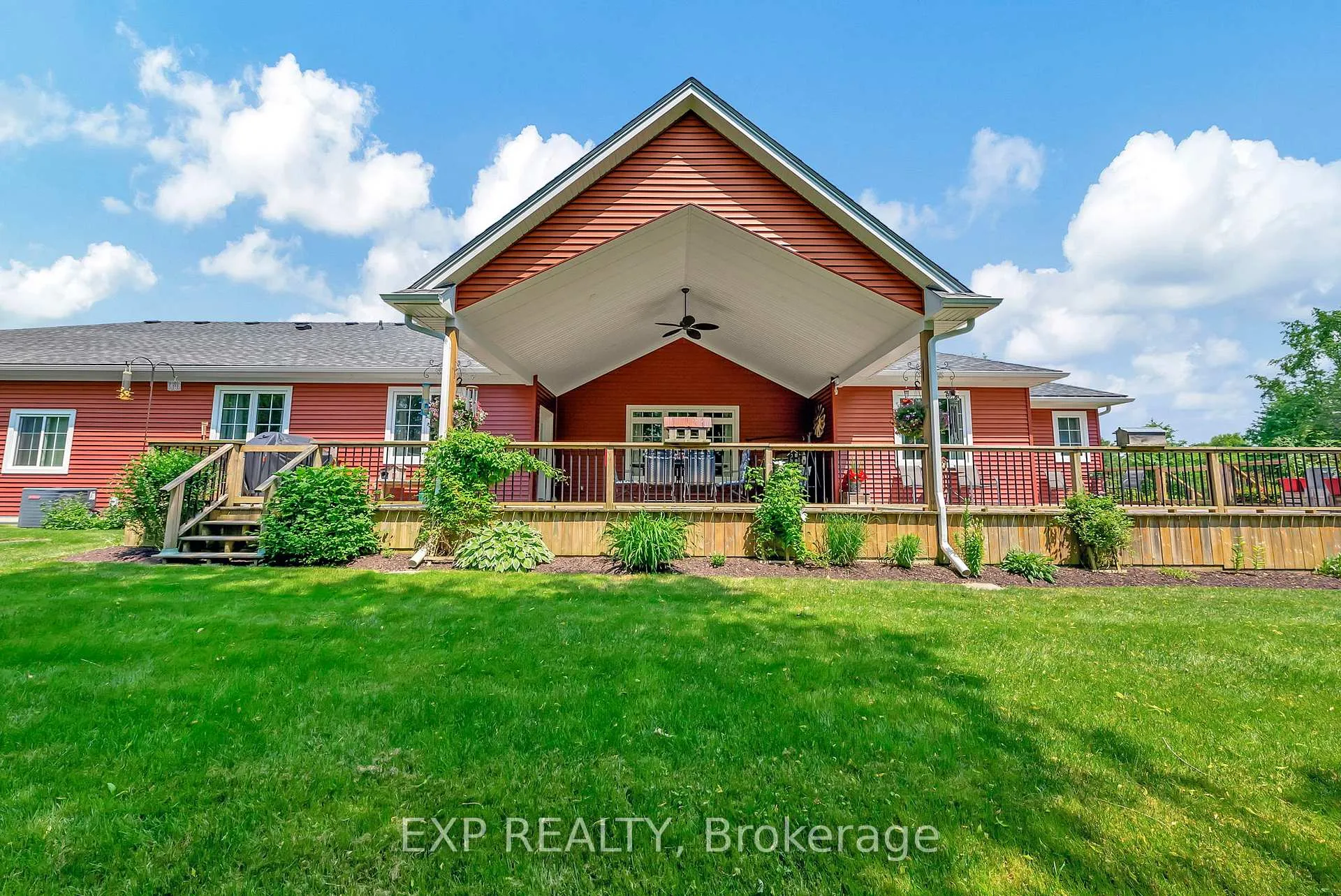 Photo 3 of 3034 Station Road, Howick, Howick Twp — HOMEH