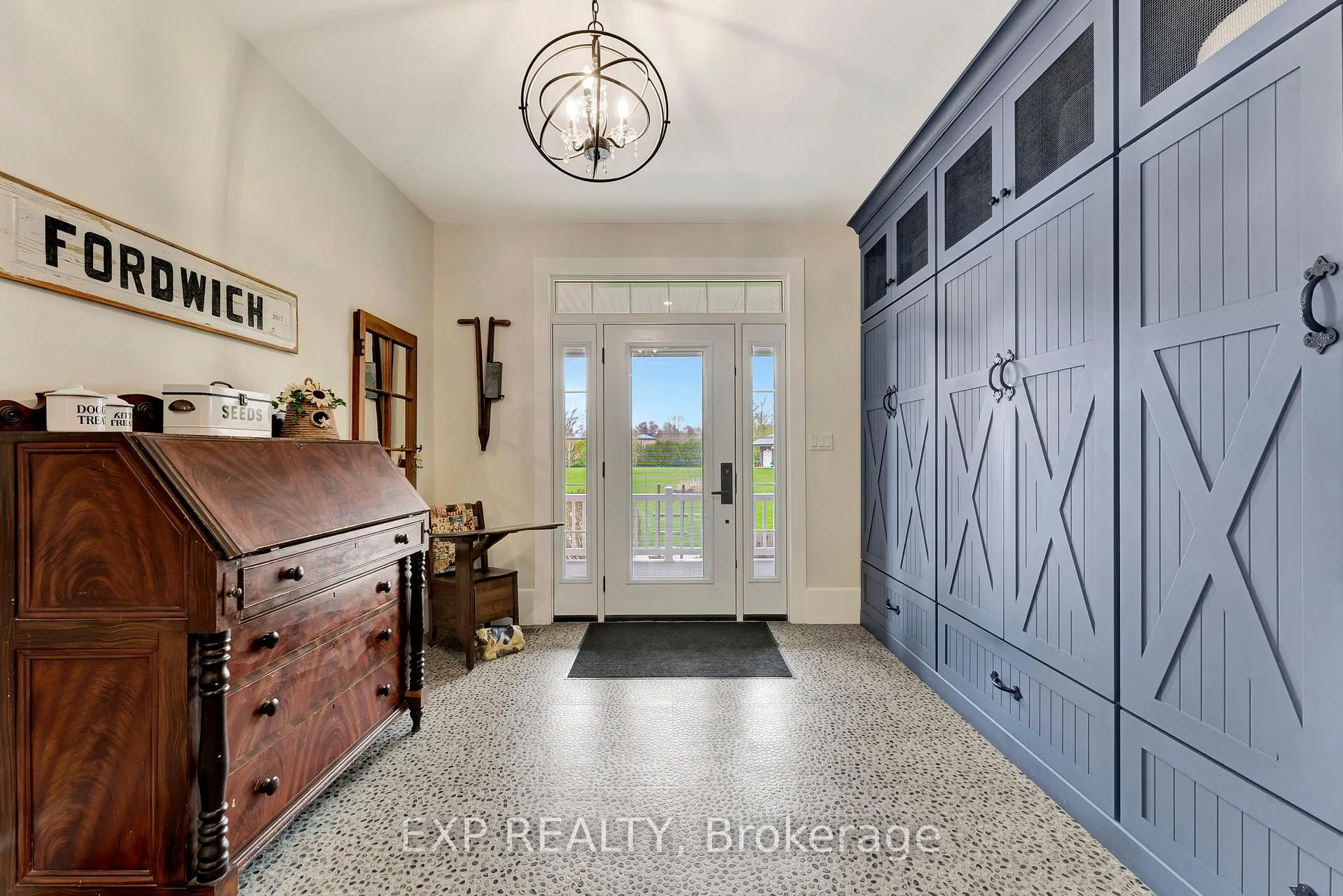 Photo 4 of 3034 Station Road, Howick, Howick Twp — HOMEH