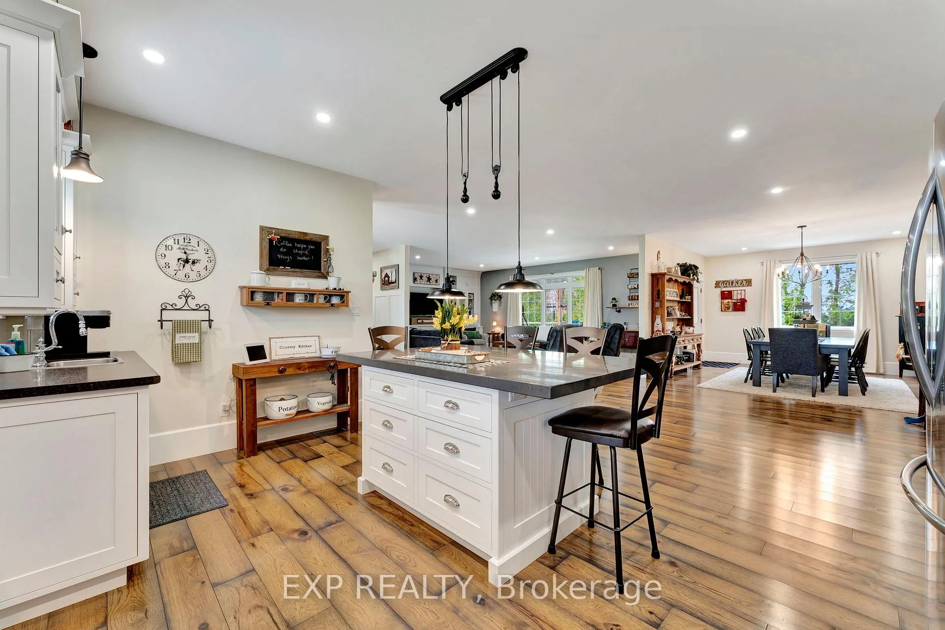 Photo 10 of 3034 Station Road, Howick, Howick Twp — HOMEH