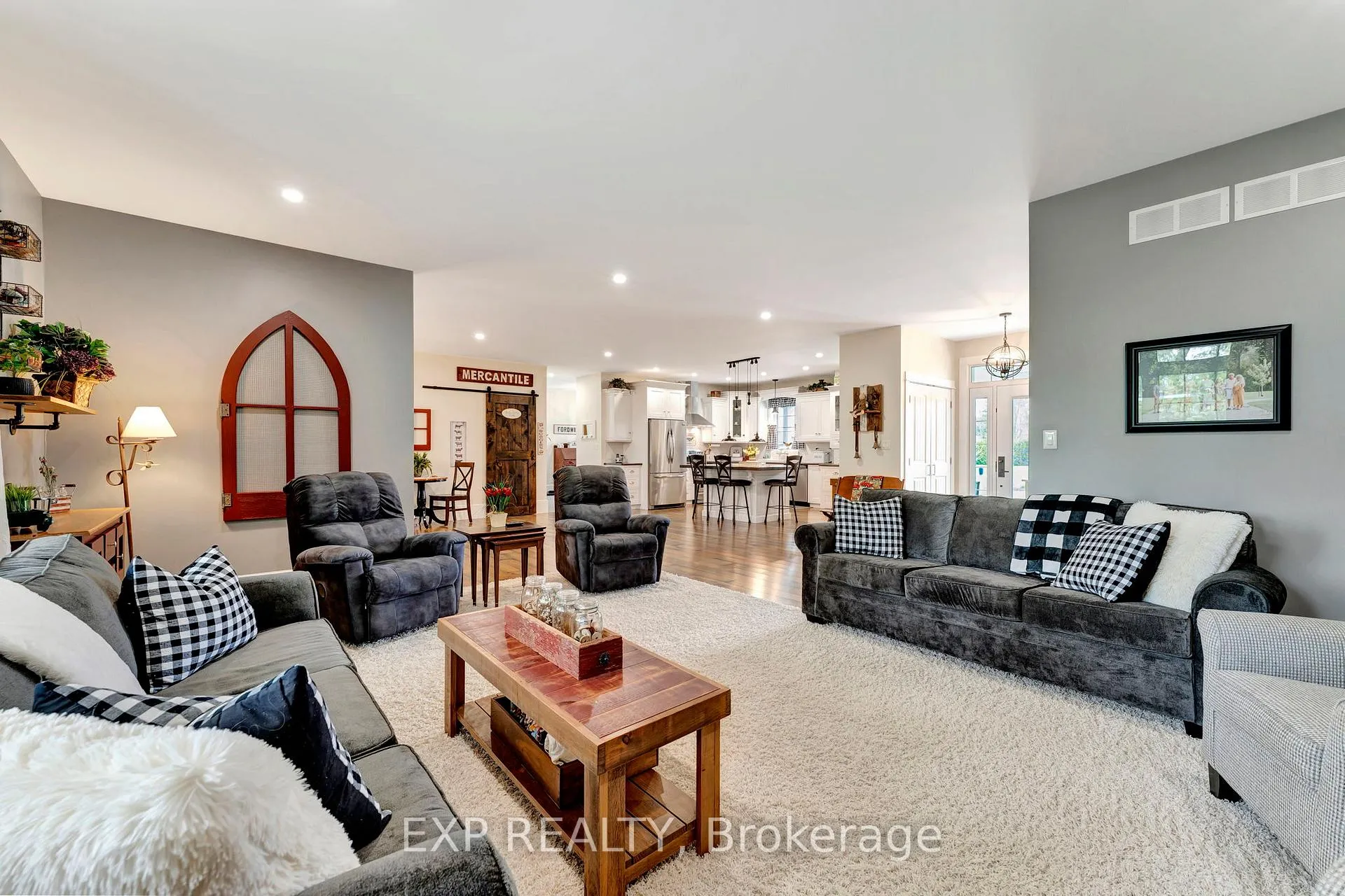 Photo 17 of 3034 Station Road, Howick, Howick Twp — HOMEH