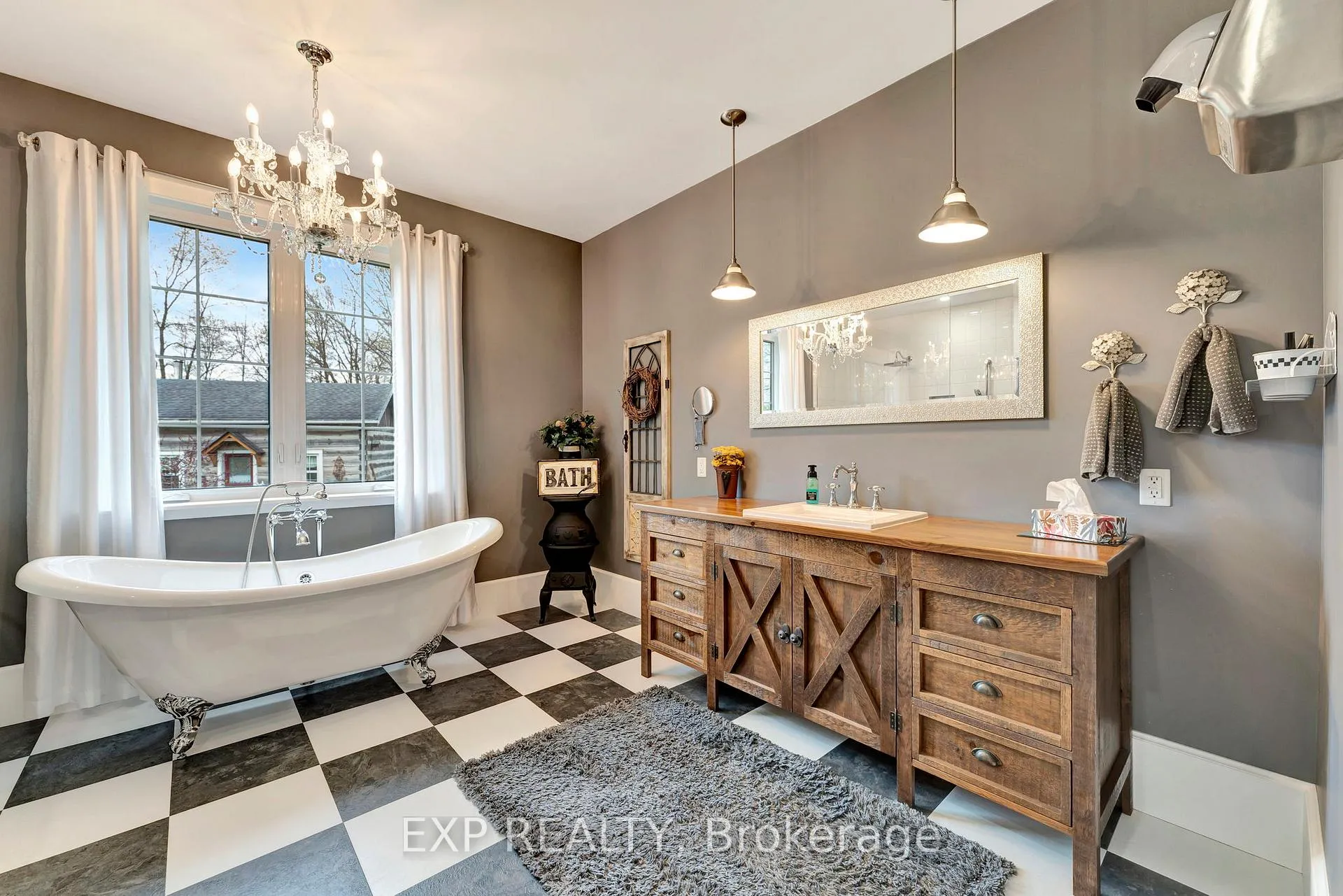 Photo 25 of 3034 Station Road, Howick, Howick Twp — HOMEH