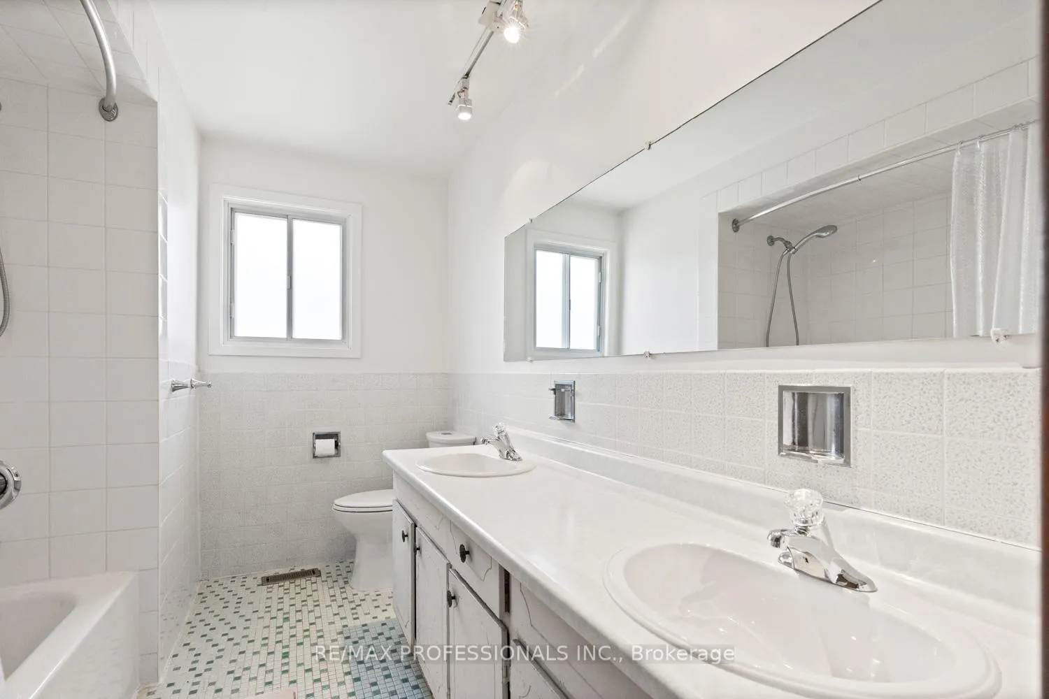Photo 18 of 380 Targa Road, Mississauga, Cooksville — HOMEH