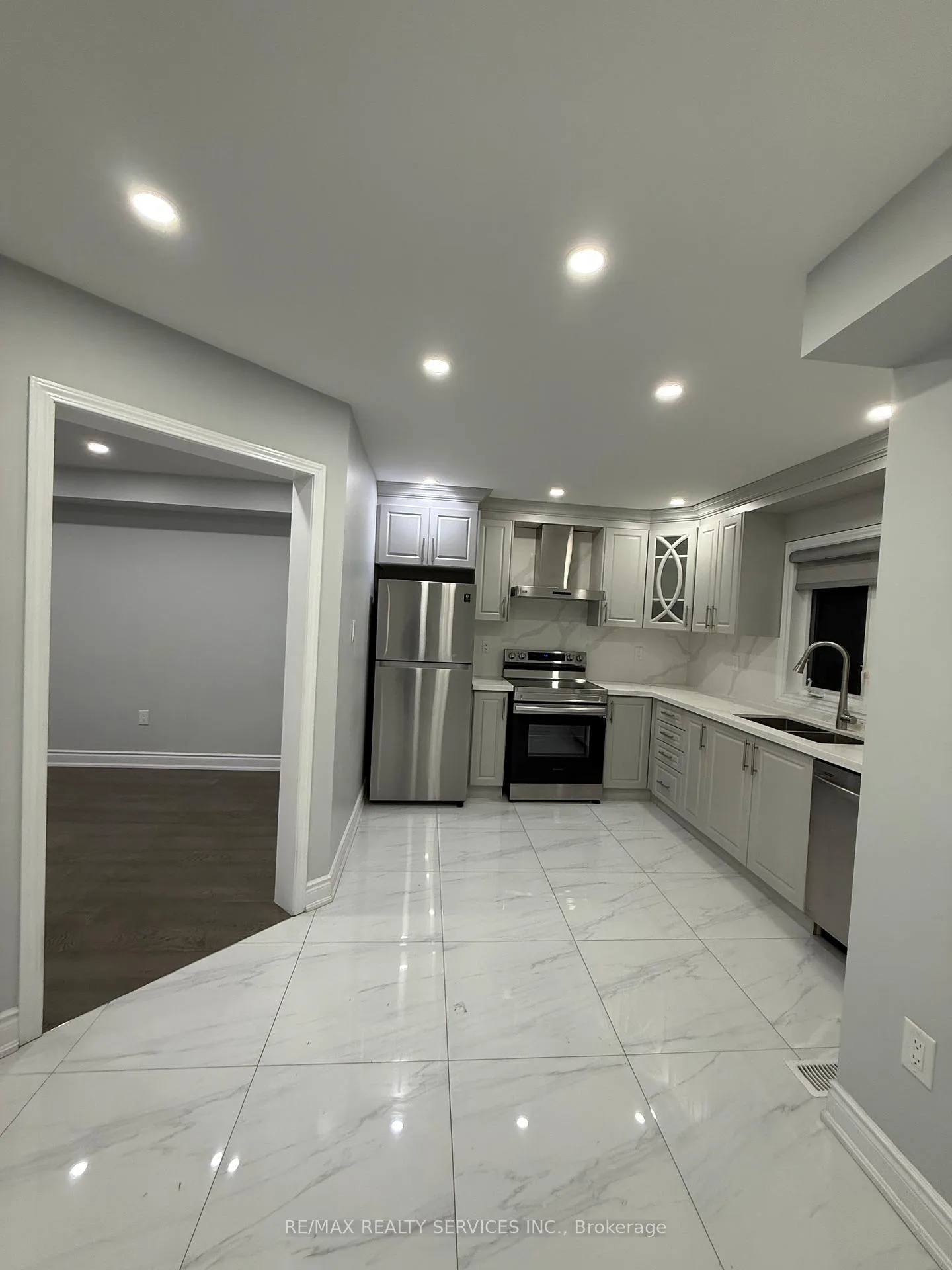 Photo 4 of 60 Culture Crescent, Brampton, Fletcher's Creek Village — HOMEH