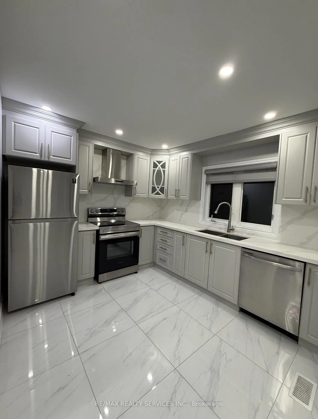 Photo 9 of 60 Culture Crescent, Brampton, Fletcher's Creek Village — HOMEH