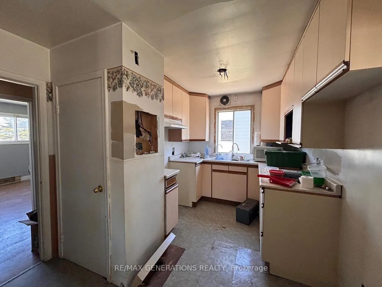 Photo 4 of 50 Neebig Avenue, Manitouwadge — HOMEH